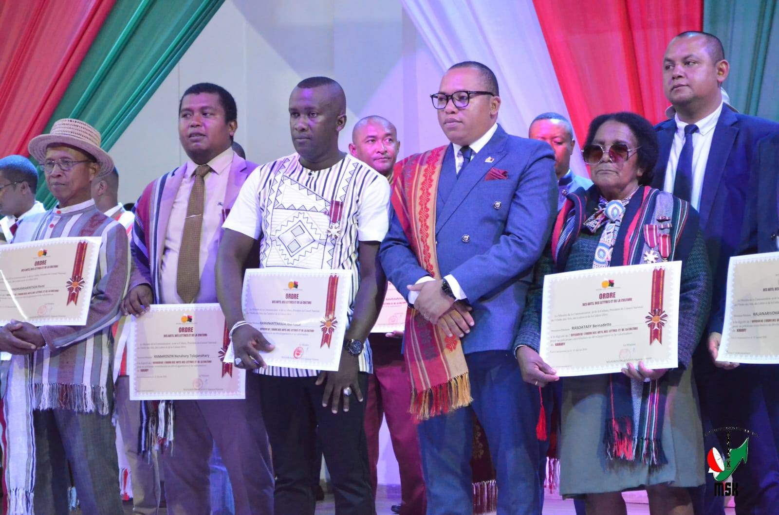 HANAO ADISISIKA HAHAZOAN' NY MPIKABARY MALAGASY MARI-PAHAIZANA ARA-PANJAKANA MISY TOMBOKASE MENA NY MINISITRA GASCAR FENOSOA