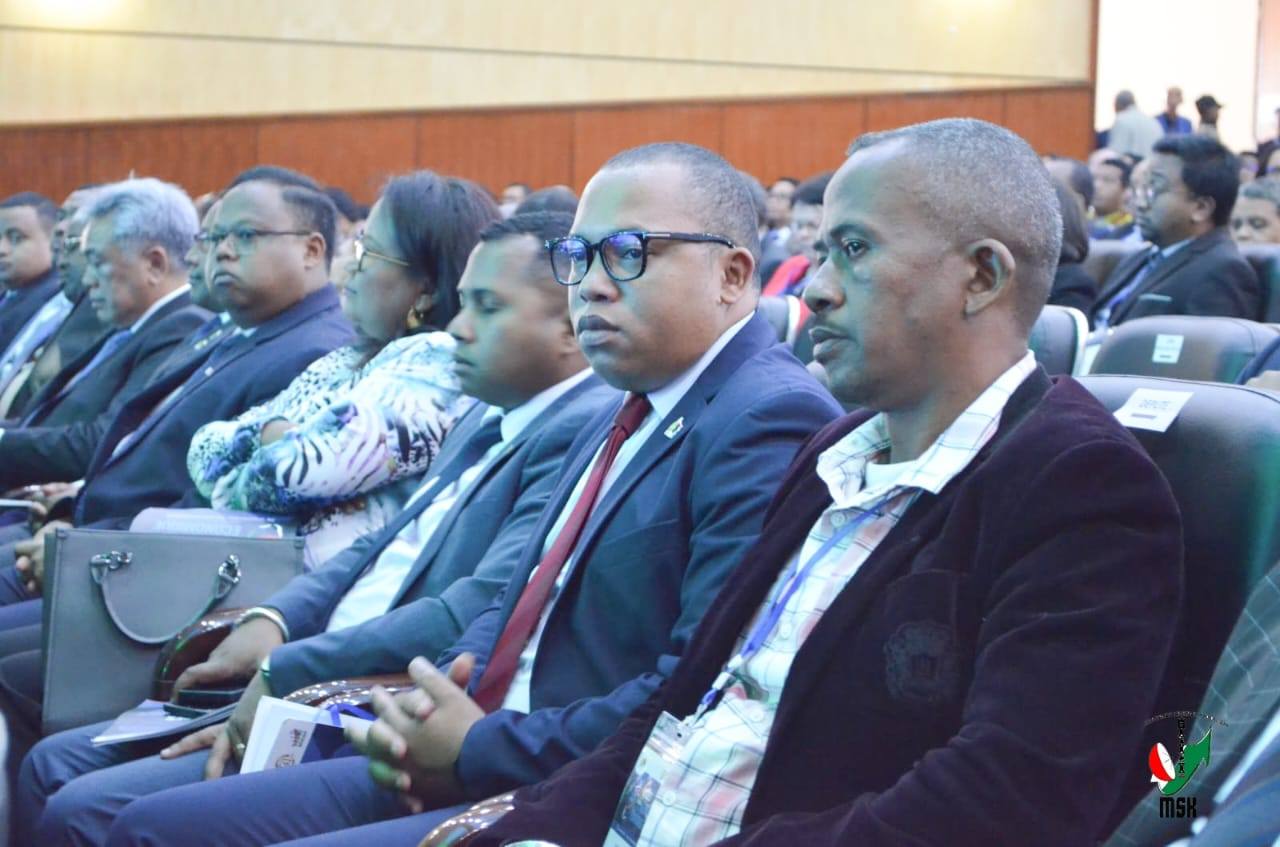 HIVOAKA AFAKA IRAY VOLANA NY DRAFITRA NASIONALY HANARENANA NY TOEKARENA HIAINGA AMIN' NY FIARAHA-MIASA EO AMIN'NY FANJAKANA SY NY SEHATRA TSY MIANKINA