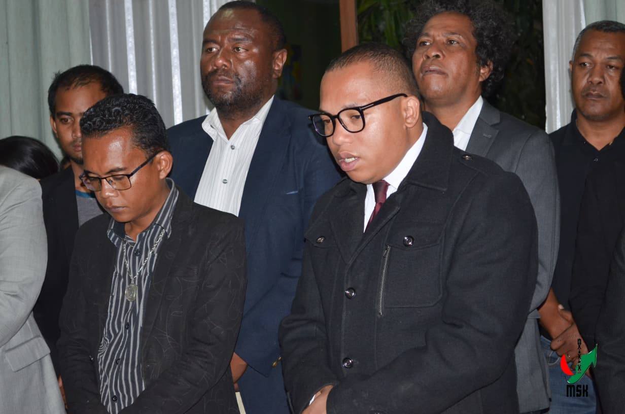 ZOKY NITARI-DALANA SY NAMPIANATRA MPANAO GAZETY MARO I ANNICK RAHERIMANANA, MPANAO GAZETY