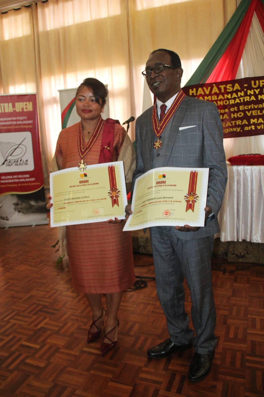 FIKAMBANAN' NY POETY SY MPANORATRA MALAGASY HAVATSA-UPEM, NOTOLORANA MARI-BONINAHITRY NY KANTO IREO MPANORATRA