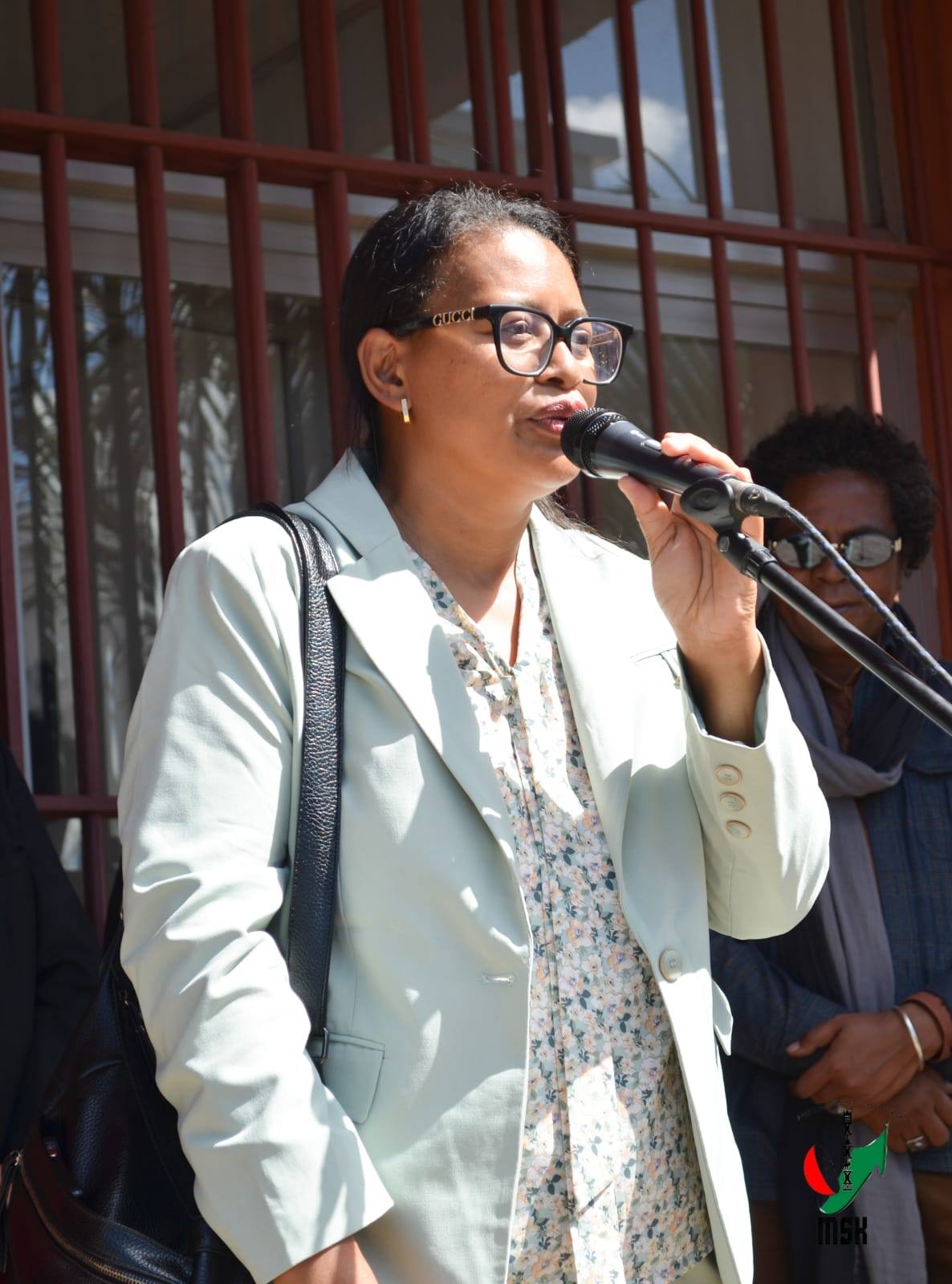 FANANGANAN-TSAINA FANAO ISAKY NY VOALOHAN' NY VOLANA