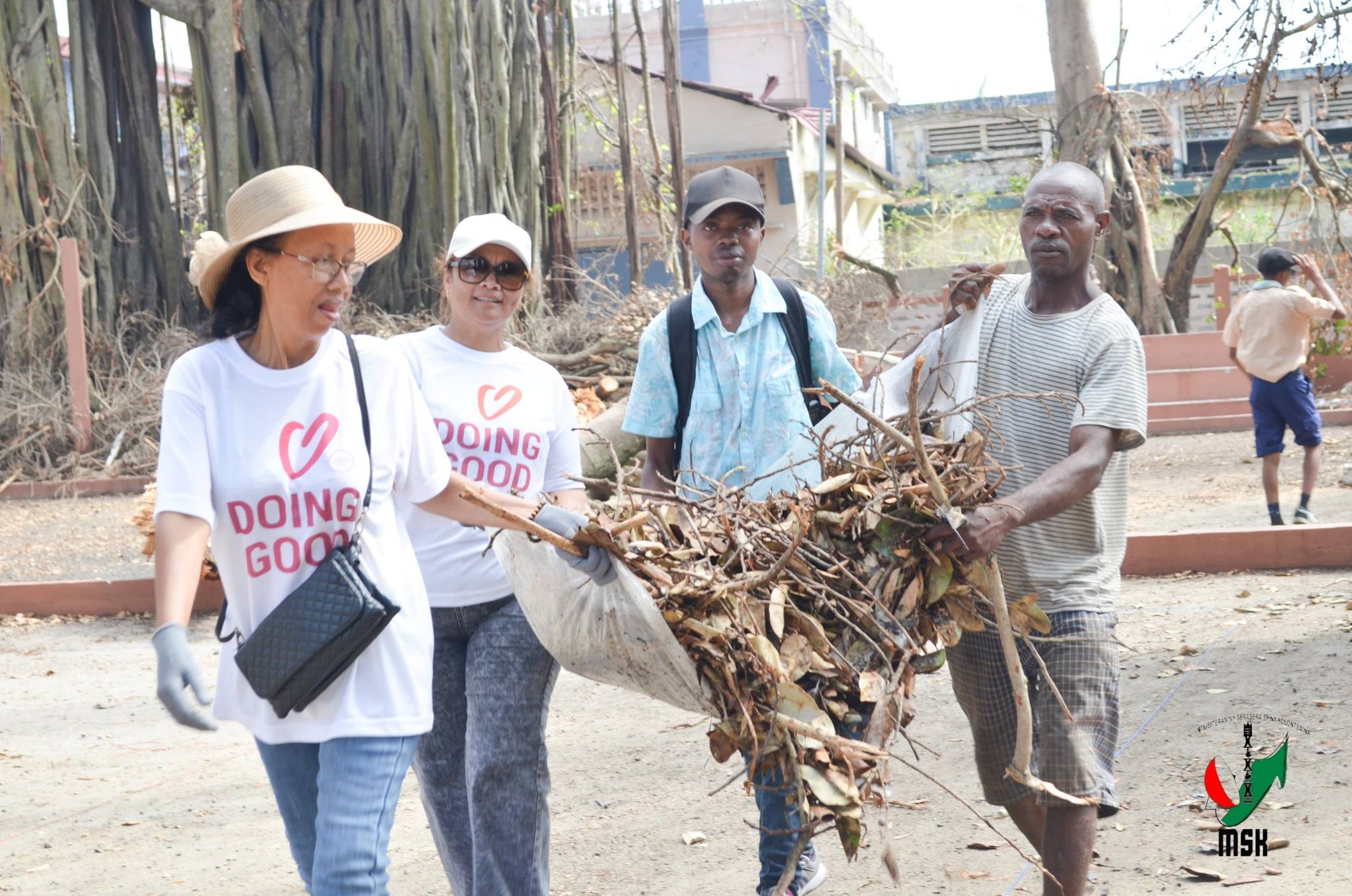 MPIROTSAKA AN-TSITRAPO MARO NO NIARA-NIENTANA TAMIN' NY MINISTERAN' NY SERASERA SY NY KOLONTSAINA NANADIO NY MOZEA VAVITIANA TOAMASINA