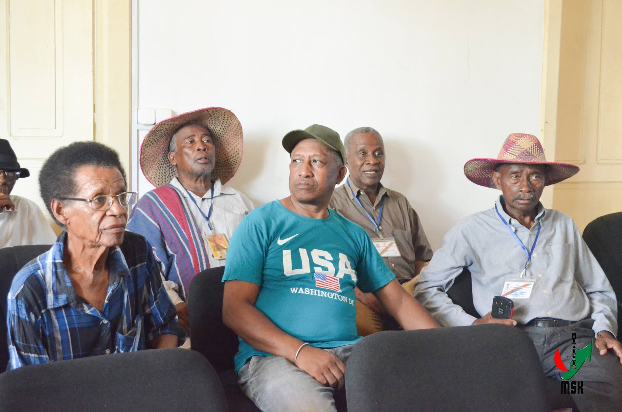 NIVIMBINA IZAY VOATSIRAMBIN' NY TANANY NY MINISTERAN' NY SERASERA SY NY KOLONTSAINA HANAMAIVANANA NY VESATRY NY RIVODOZA GEZANI