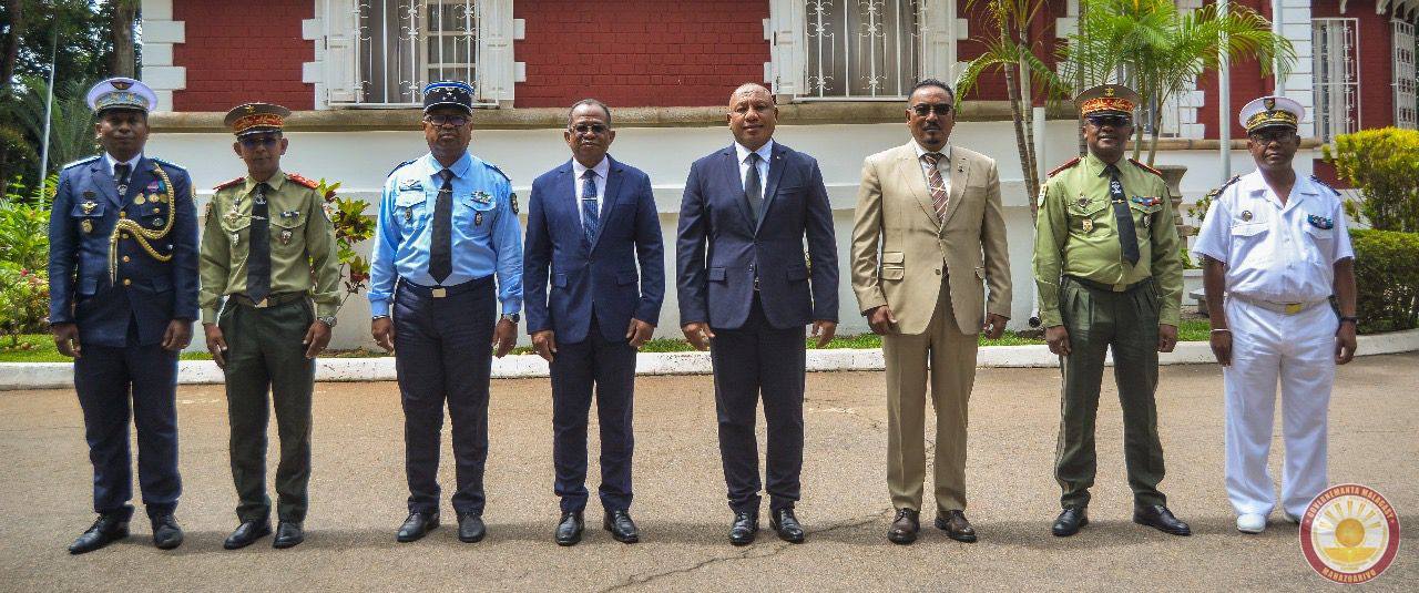 FIHAONANA ARAK’ASA TEO AMIN’NY PRAIMINISITRA SY IREO JENERALY NAHAZO FISONDROTANA TEO AMIN’NY LAHARAM-BONINAHITRA TAONA 2024