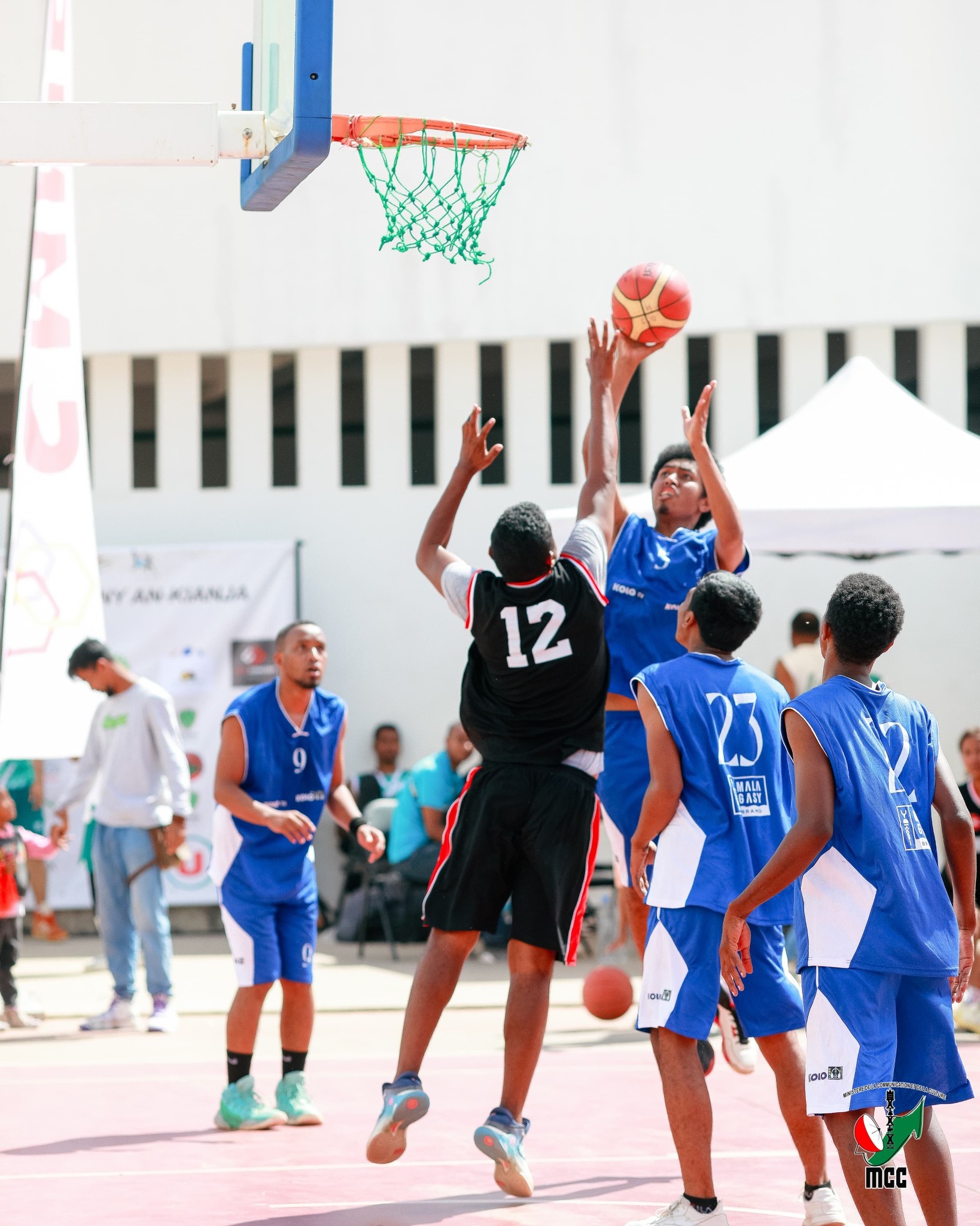 " IRAY ENY AN-KIANJA"