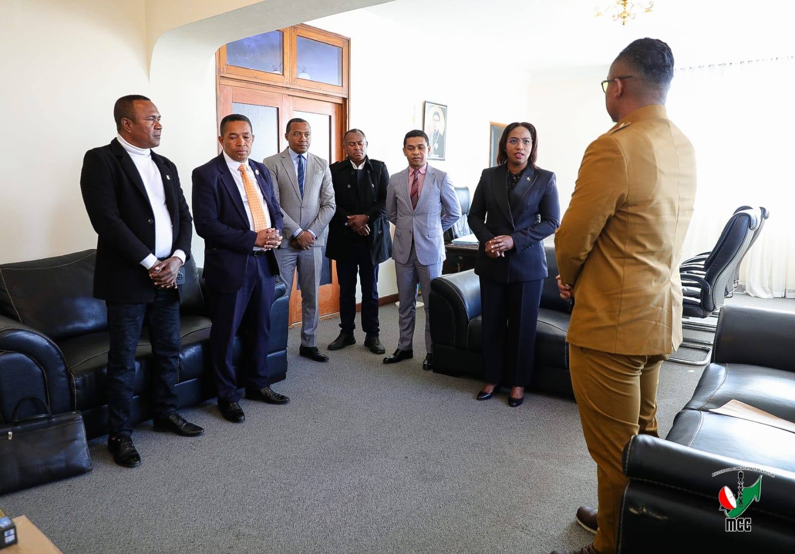 HAMAFISINA HATRANY NY SERASERA MBA HIPAKA ENY IFOTONY IREO ASA FAMPANDROSOANA ISAM-PARITRA