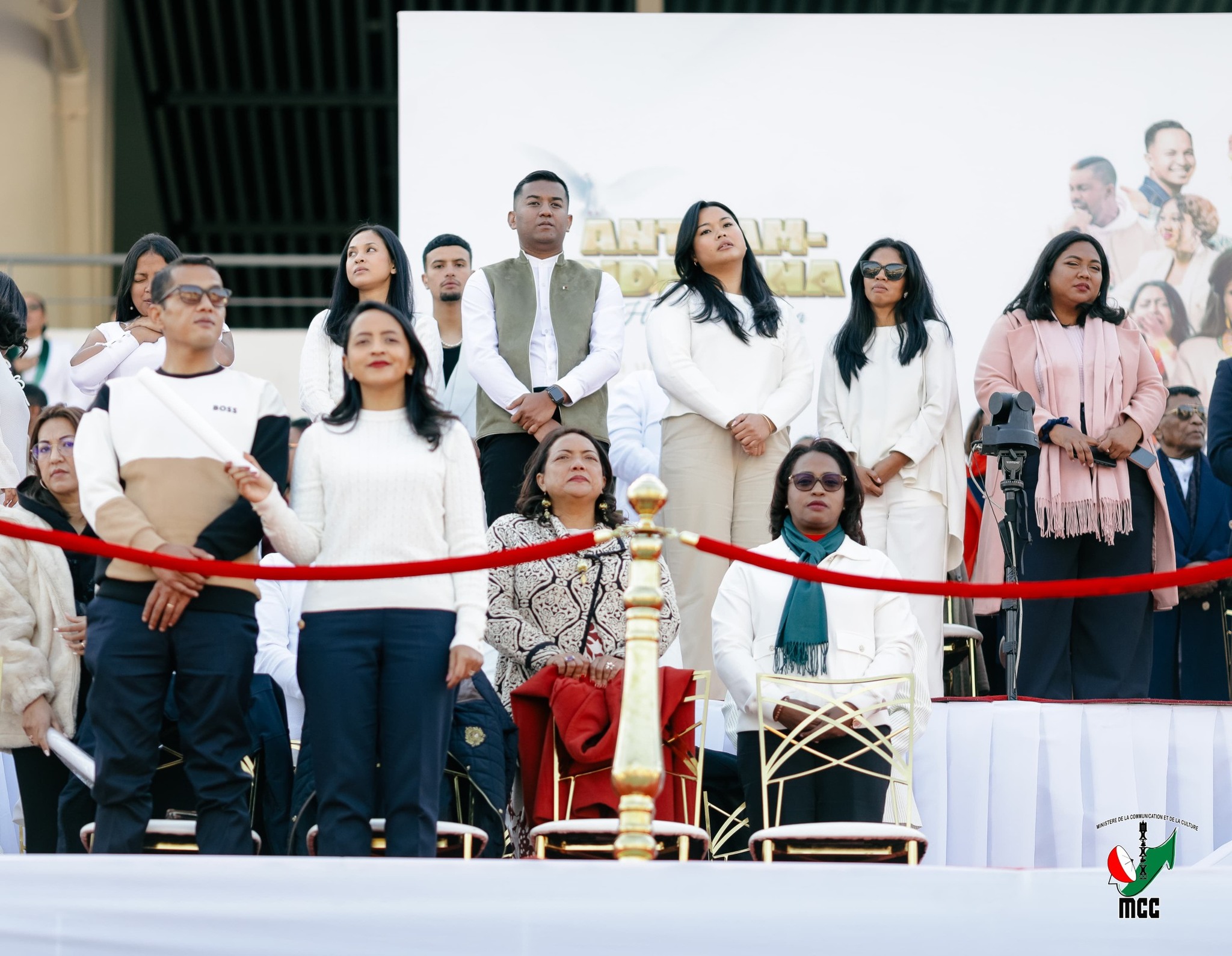 ANTSAM-PIDERANA HO AN' NY FIRENENA