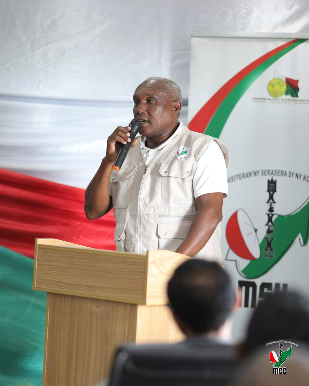 MITOHY HATRANY NY FAMPITAOVANA ATAON' NY FITONDRAM-PANJAKANA HO AN' IREO RAFITRA ENY IFOTONY