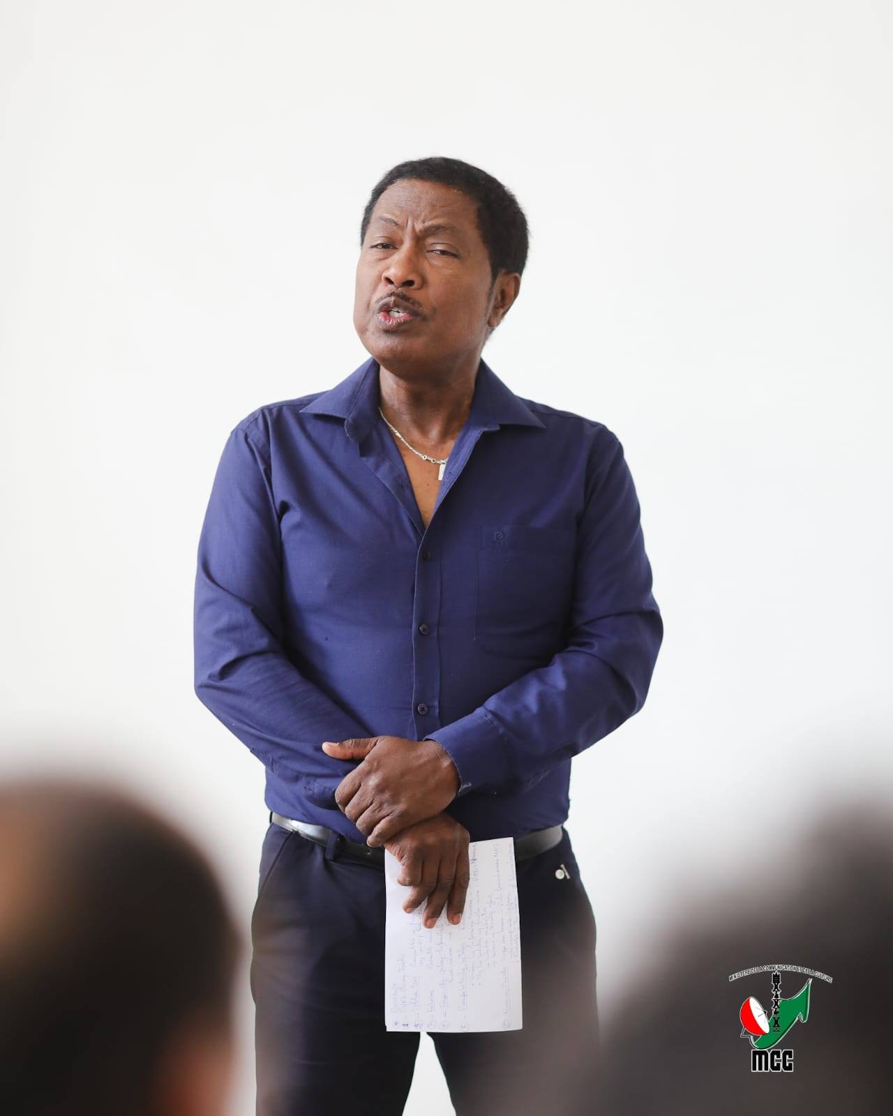 TAO ANATY FIRAHALAHIANA NY FIHAONANA NANAOVANA DINIDINIKA TEO AMIN' IREO MPANAKANTO SY NY MINISITRA MPIAHY