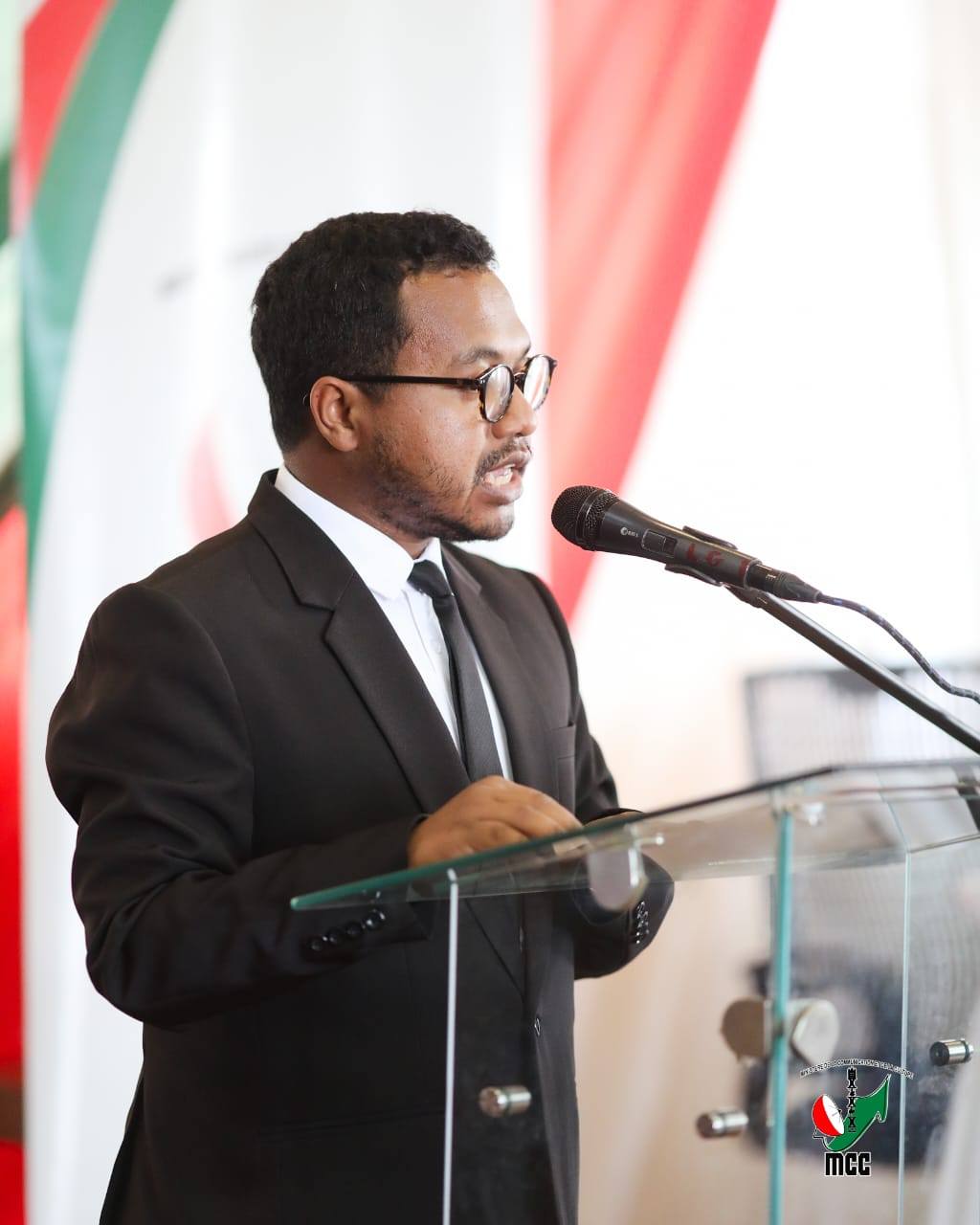 NANDRAY NY ASANY NANOMBOKA ANDROANY NY SEKRETETA JENERALY VAOVAO EO ANOVON' NY MINISTERAN' NY SERASERA SY NY KOLONTSAINA RASOLOFOARIJAONA MIARY