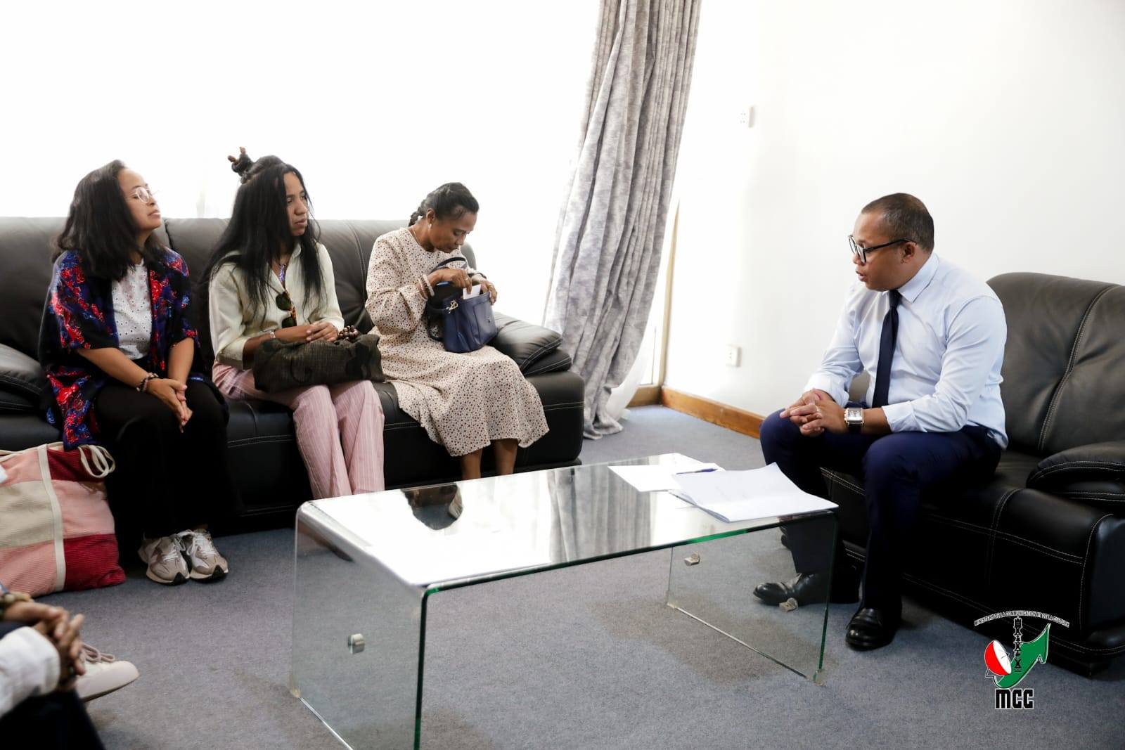 VOARAIN' NY MINISITRY NY SERASERA SY NY KOLONTSAINA GASCAR FENOSOA ANDROANY IHANY KOA IREO FEHIN-KEVITRA AVY AMIN'IREO MPISEHATRA ARA-KOLONTSAINA