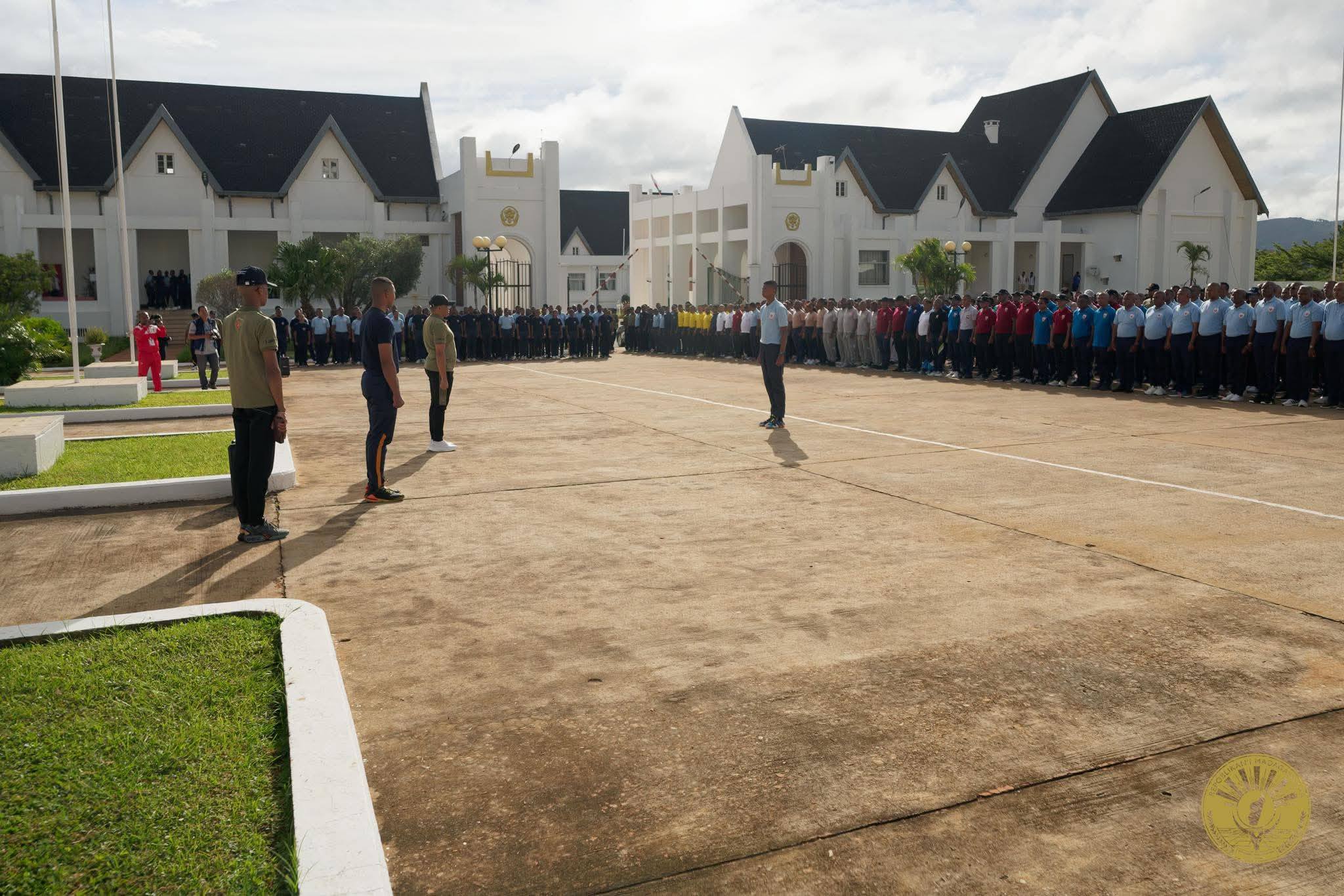 NY MANAMBONINAHITRA IZAO NO ANTENAIN' NY VAHOAKA