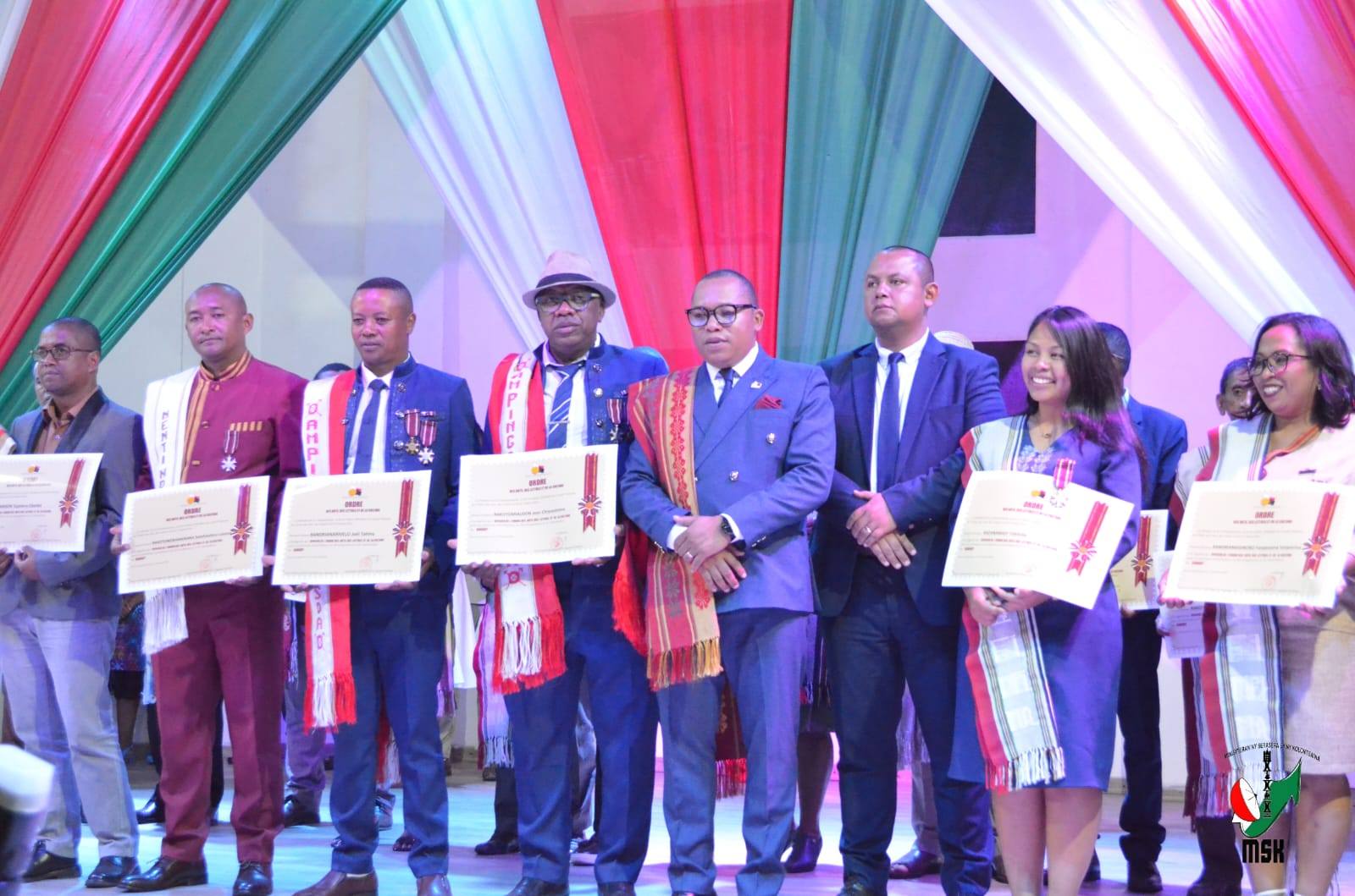 HANAO ADISISIKA HAHAZOAN' NY MPIKABARY MALAGASY MARI-PAHAIZANA ARA-PANJAKANA MISY TOMBOKASE MENA NY MINISITRA GASCAR FENOSOA