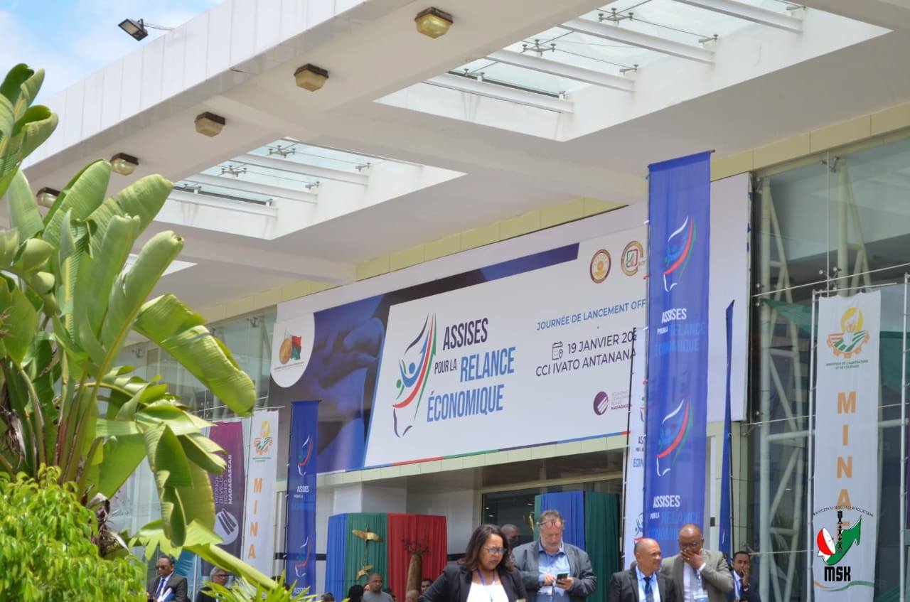 HIVOAKA AFAKA IRAY VOLANA NY DRAFITRA NASIONALY HANARENANA NY TOEKARENA HIAINGA AMIN' NY FIARAHA-MIASA EO AMIN'NY FANJAKANA SY NY SEHATRA TSY MIANKINA