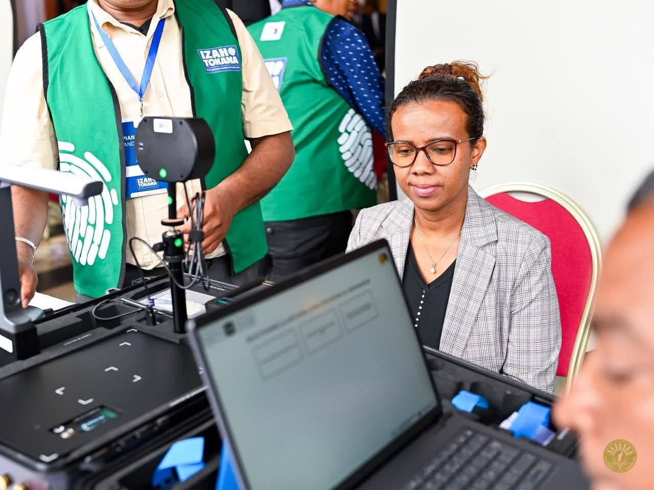 NISANTATRA NY FISORATANA ANARANA BIOMETRIKA NY FILOHAN' NY FANAVAOZANA NY REPOBLIKA SY IREO MPANOLOTSAINA AVO, IREO ANDRIMPANJAKANA, ARY NY GOVERNEMANTA