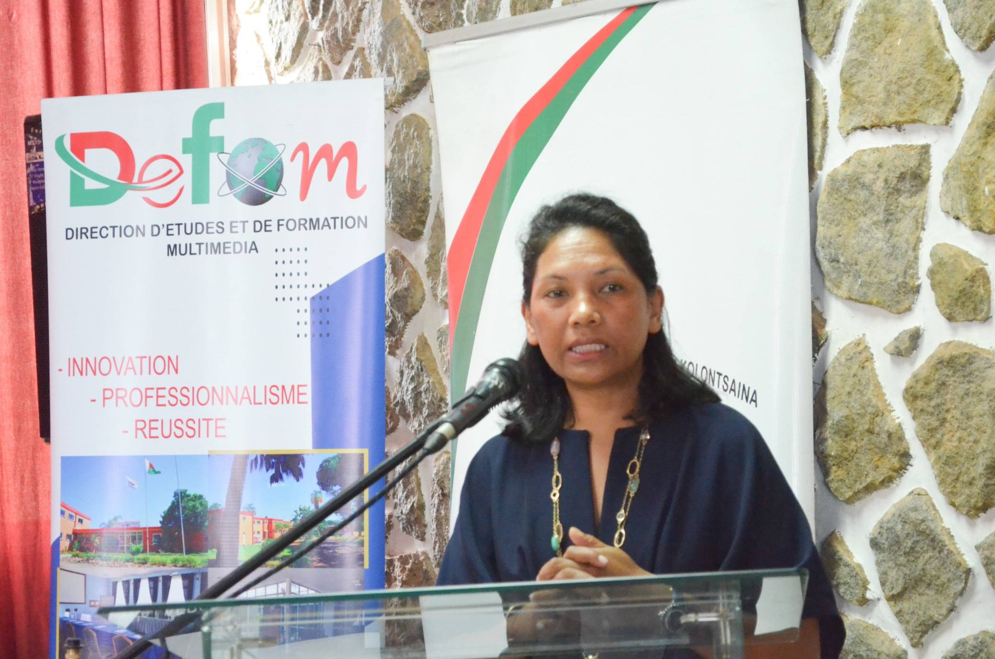 HIROSO AMIN' NY FANOFANANA SY FANAMAFISANA FAHAIZA-MANAO HO AN' NY MPANAO GAZETY NY MINISTERAN' NY SERASERA SY NY KOLONTSAINA