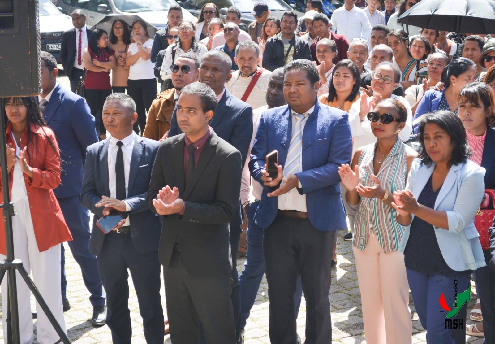 FANANGANAN-TSAINA FANAO ISAKY NY VOALOHAN' NY VOLANA