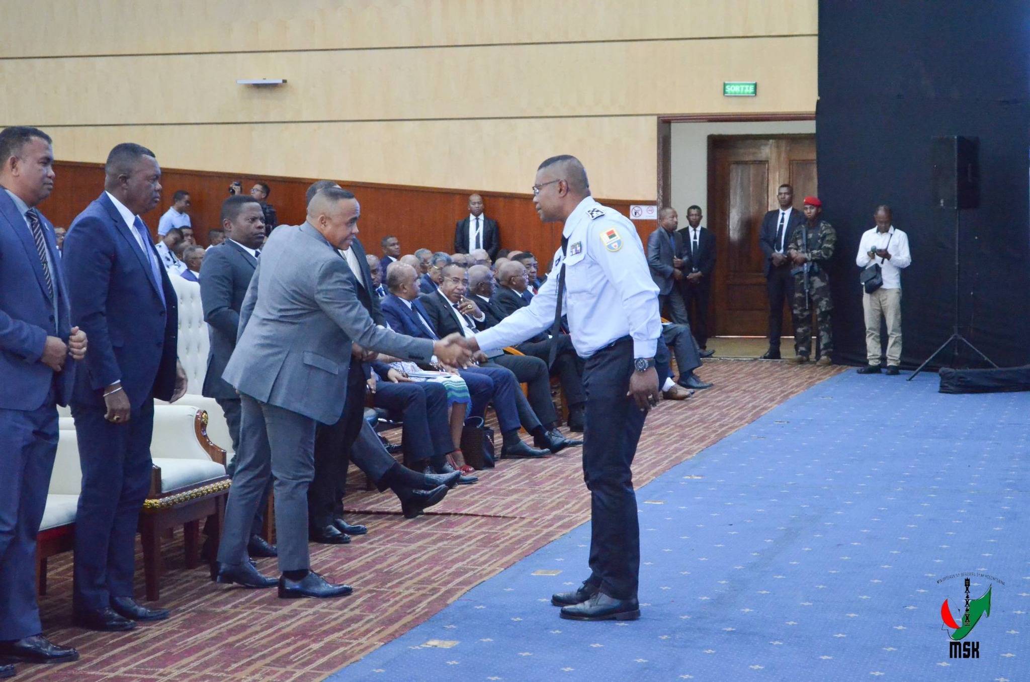 FIKAONANDOHA HO FANAVAOZANA NY ZANDARIMARIAM-PIRENENA