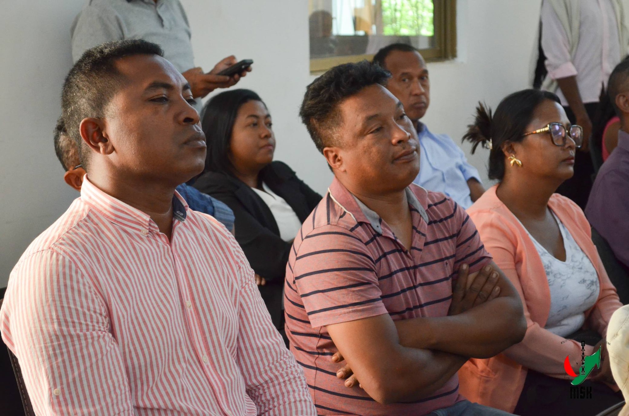 MAMOLAVOLA LALANA MIARO NY MPANAO GAZETY SY NY FAHALALAHANA MANEHO HEVITRA NY MINISTERAN' NY SERASERA SY NY KOLONTSAINA MIARAKA AMIN' NY KOMITY IVONDRONAN' NY MPANAO GAZETY