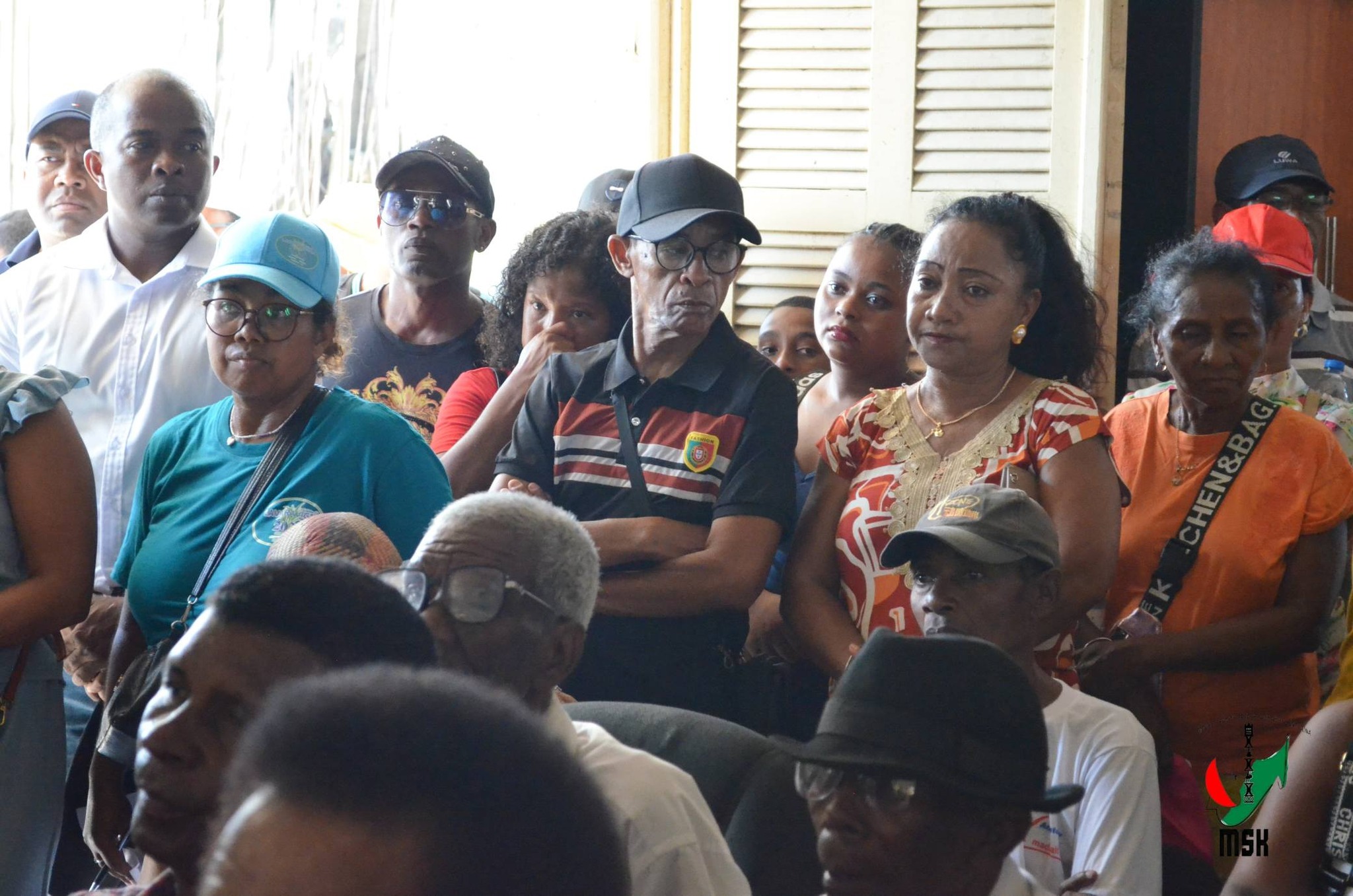 NIVIMBINA IZAY VOATSIRAMBIN' NY TANANY NY MINISTERAN' NY SERASERA SY NY KOLONTSAINA HANAMAIVANANA NY VESATRY NY RIVODOZA GEZANI