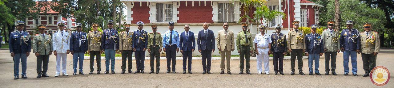 FIHAONANA ARAK’ASA TEO AMIN’NY PRAIMINISITRA SY IREO JENERALY NAHAZO FISONDROTANA TEO AMIN’NY LAHARAM-BONINAHITRA TAONA 2024