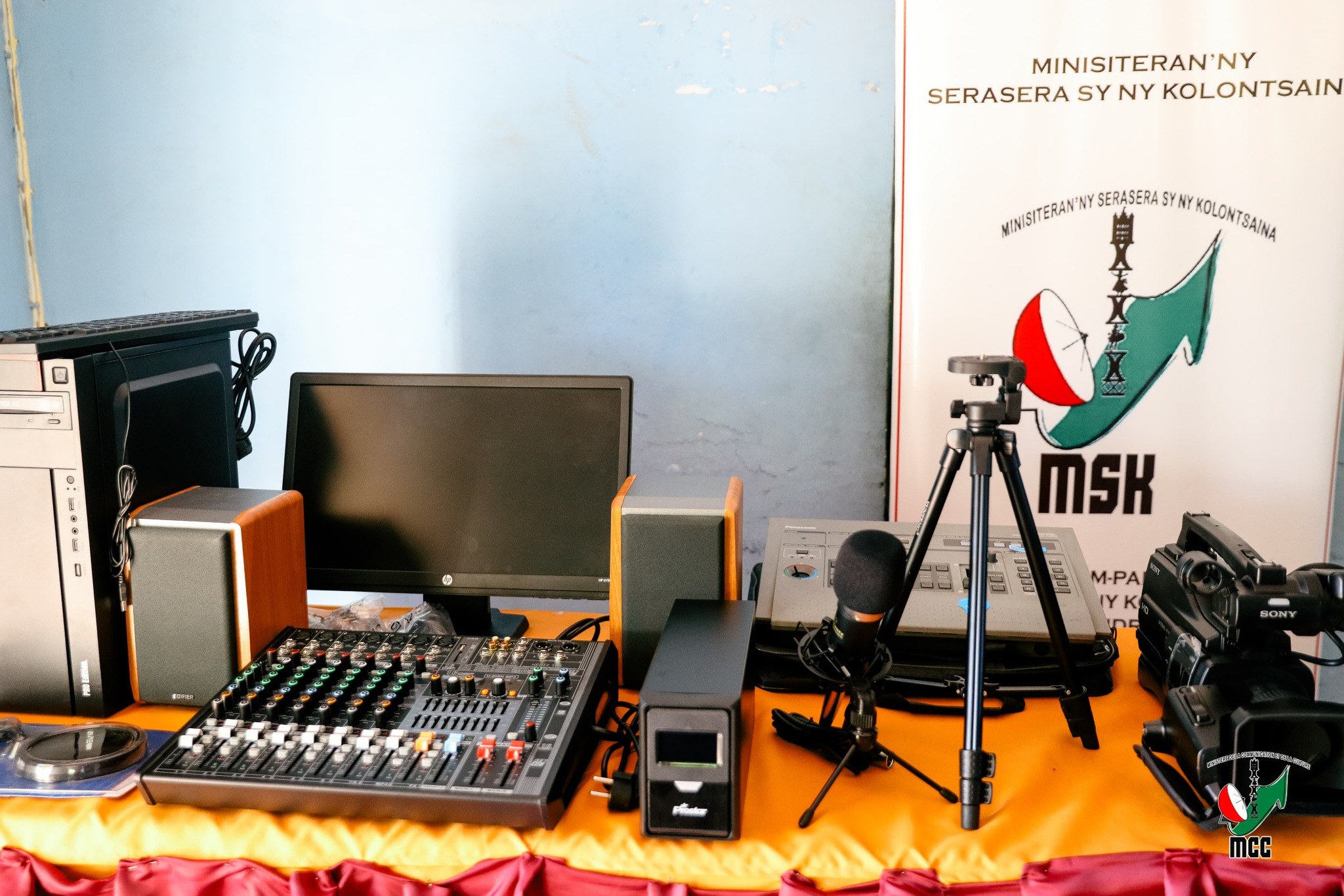 FANOLORAN' NY FITONDRAM-PANJAKANA FAMPITAOVANA EMETTEUR TV HO AN' ITY RATSAMANGAIKAN' NY TVM ANY MOROMBE TAMIN' NY ALALAN' NY MINISTERAN' NY SERASERA SY NY KOLONTSAINA