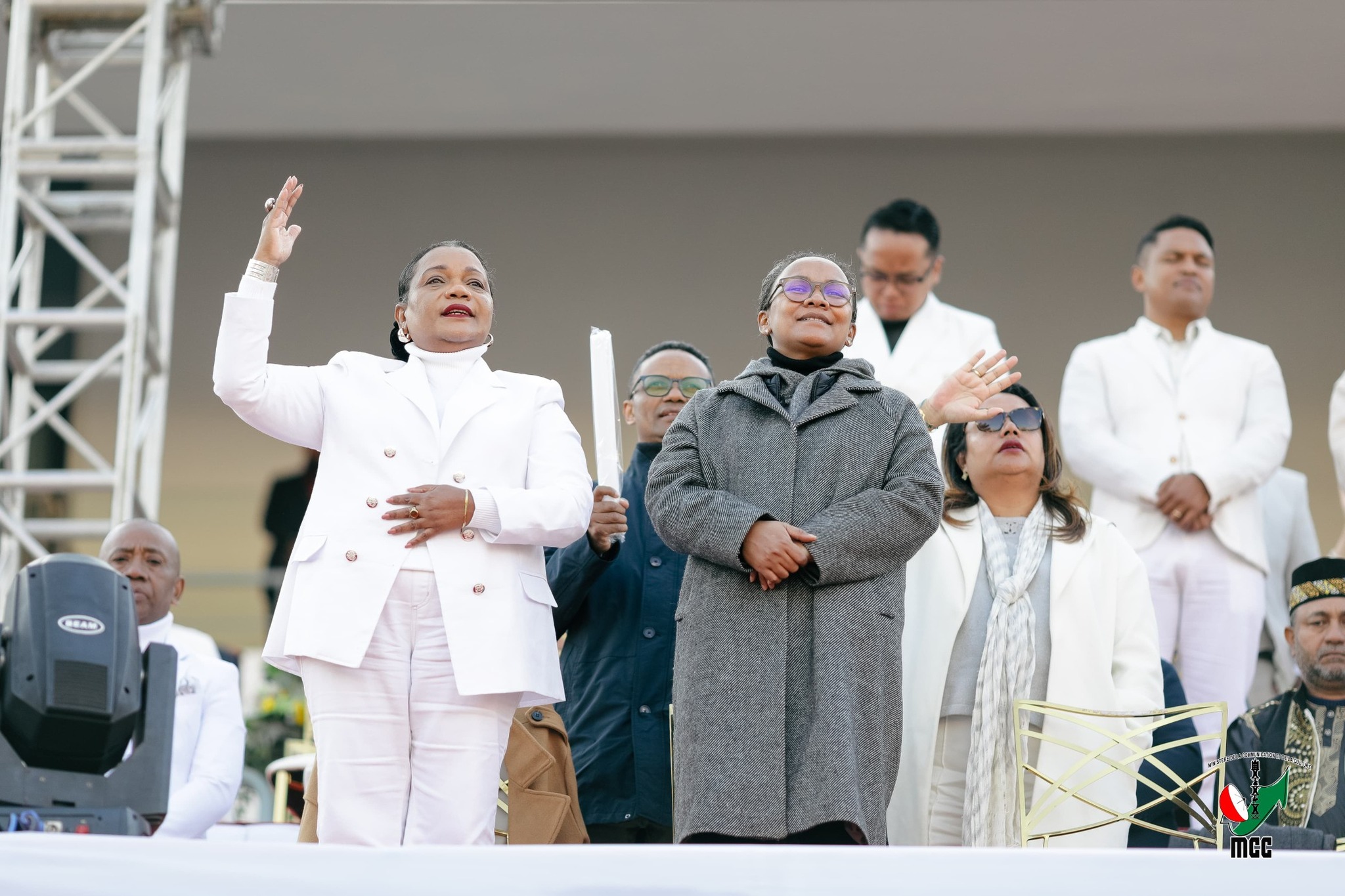 ANTSAM-PIDERANA HO AN' NY FIRENENA