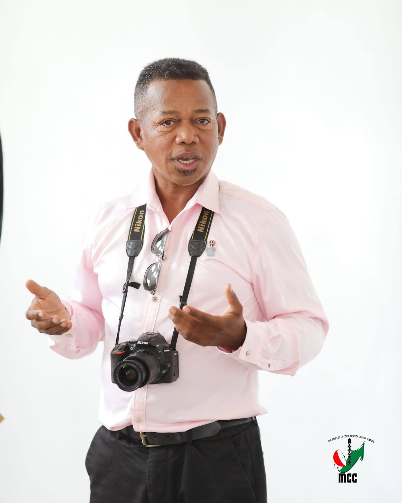 TAO ANATY FIRAHALAHIANA NY FIHAONANA NANAOVANA DINIDINIKA TEO AMIN' IREO MPANAKANTO SY NY MINISITRA MPIAHY