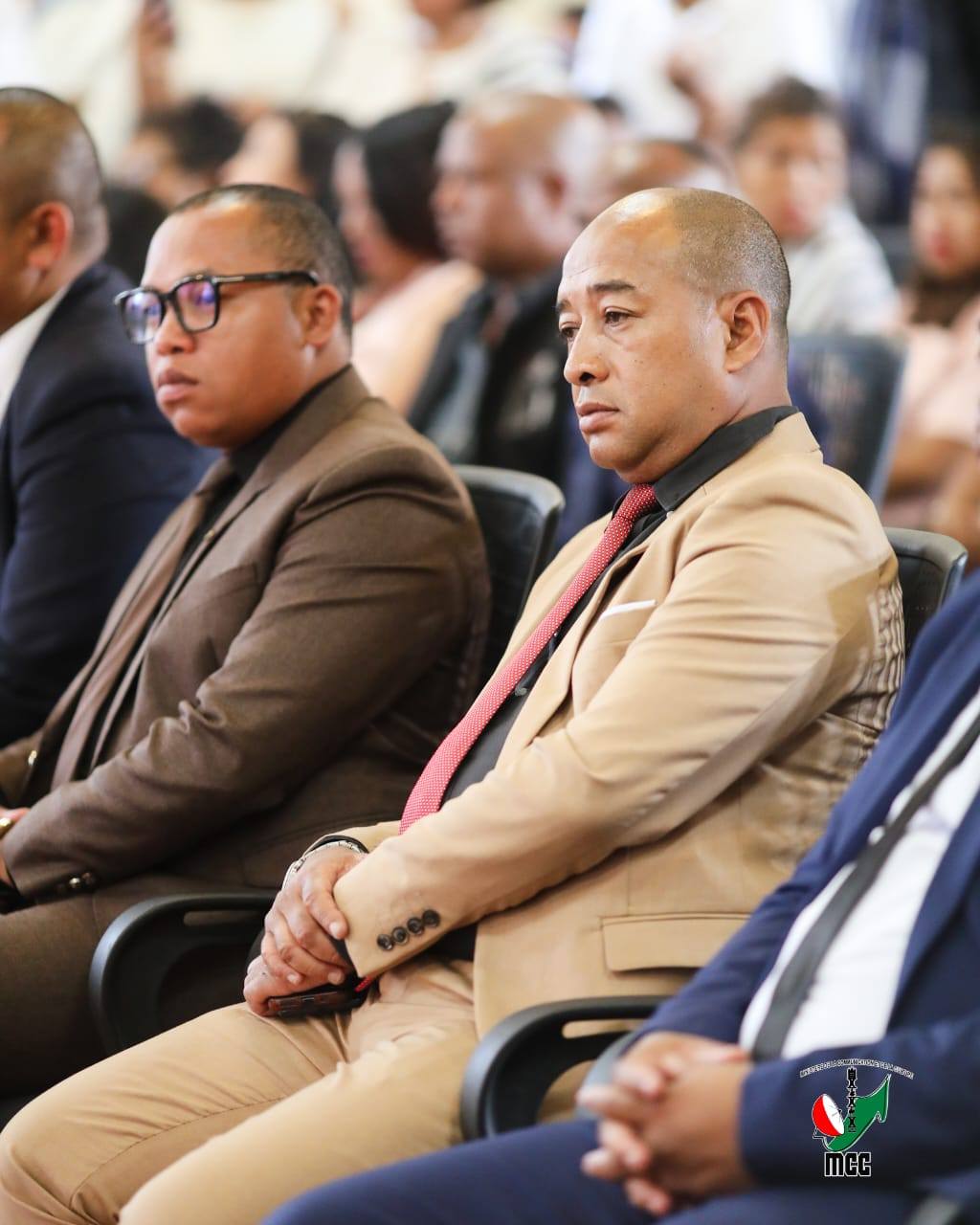 NANDRAY NY ASANY NANOMBOKA ANDROANY NY SEKRETETA JENERALY VAOVAO EO ANOVON' NY MINISTERAN' NY SERASERA SY NY KOLONTSAINA RASOLOFOARIJAONA MIARY