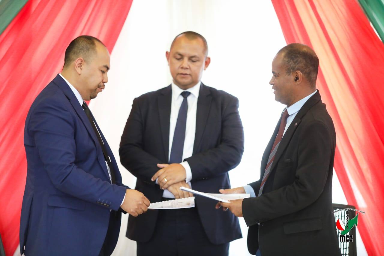 TONTOSA ANDROANY IHANY KOA NY FAMINDRAM-PAHEFANA TEO AMINA TOMPON' ANDRAIKITRA AMBONY MIISA TELO VOATENDRY ETO ANIVON' NY MINISTERAN' NY SERASERA SY NY KOLONTSAINA ARAKA NY FILAN-KEVITRY NY MINISITRA NY ALAROBIA 19 NOVAMBRA 2025