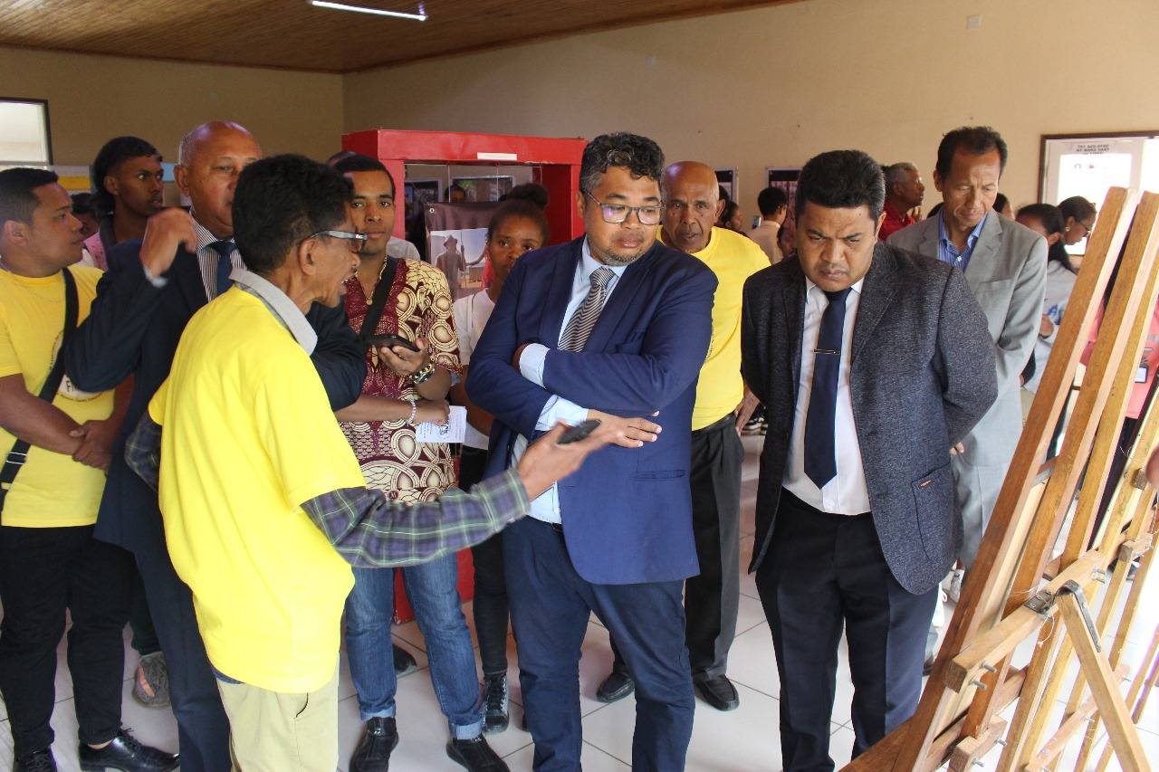 NASEHO AN-TSARY ANDRAONY ALAROBIA 10 DESAMBRA 2025 TESTY AMIN' NY TRANO SARY AMBOHIDAHY IREO DINGANA SY LALANA NANDALOVAN' NY ASA FANAOVAN-GAZETY TETO MADAGASIKARA SY NY FIATREHAN' NY MPANAO GAZETY NY ASANY AN-TAONANY MARO