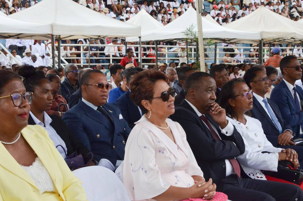 NAMPITA MIVANTANA NY FANOMPOAM-PIVAVAHANA TENY ANTSONJOMBE NY TELEVIZIONA FAHAZAVANA AN' NY FIANGONANA FJKM