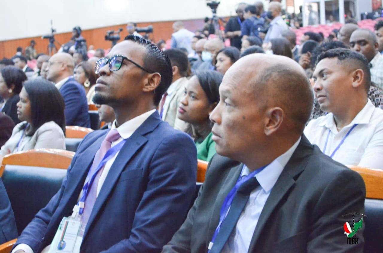 HIVOAKA AFAKA IRAY VOLANA NY DRAFITRA NASIONALY HANARENANA NY TOEKARENA HIAINGA AMIN' NY FIARAHA-MIASA EO AMIN'NY FANJAKANA SY NY SEHATRA TSY MIANKINA