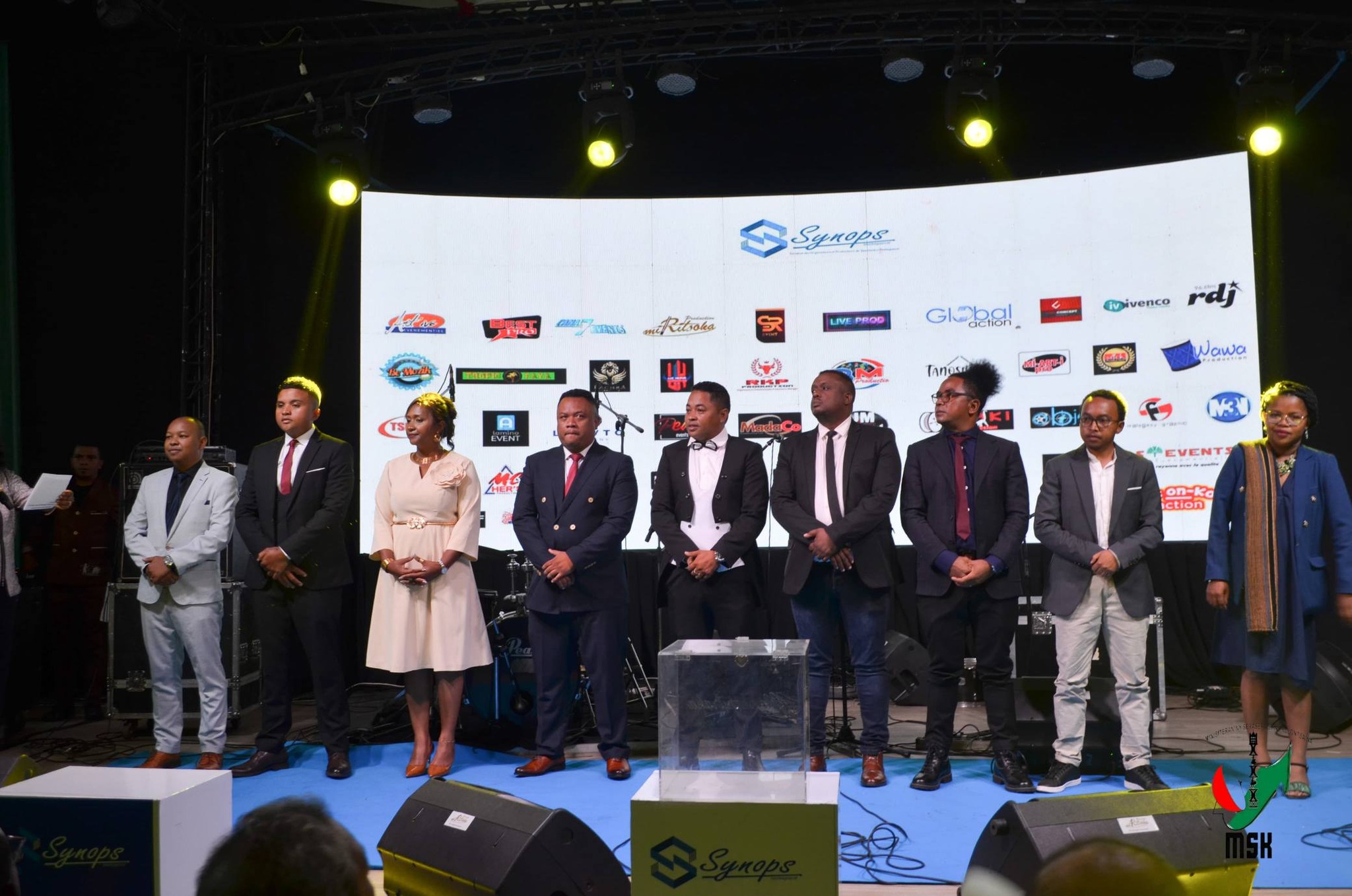 MITANA ANJARA ANDRAIKITRA GOAVANA AMIN'NY FIKOLOKOLOANA SY FANANDRATANA NY KOLONTSAINA MALAGASY NY MPIKARAKARA FAMPISEHOANA MATIHANINA