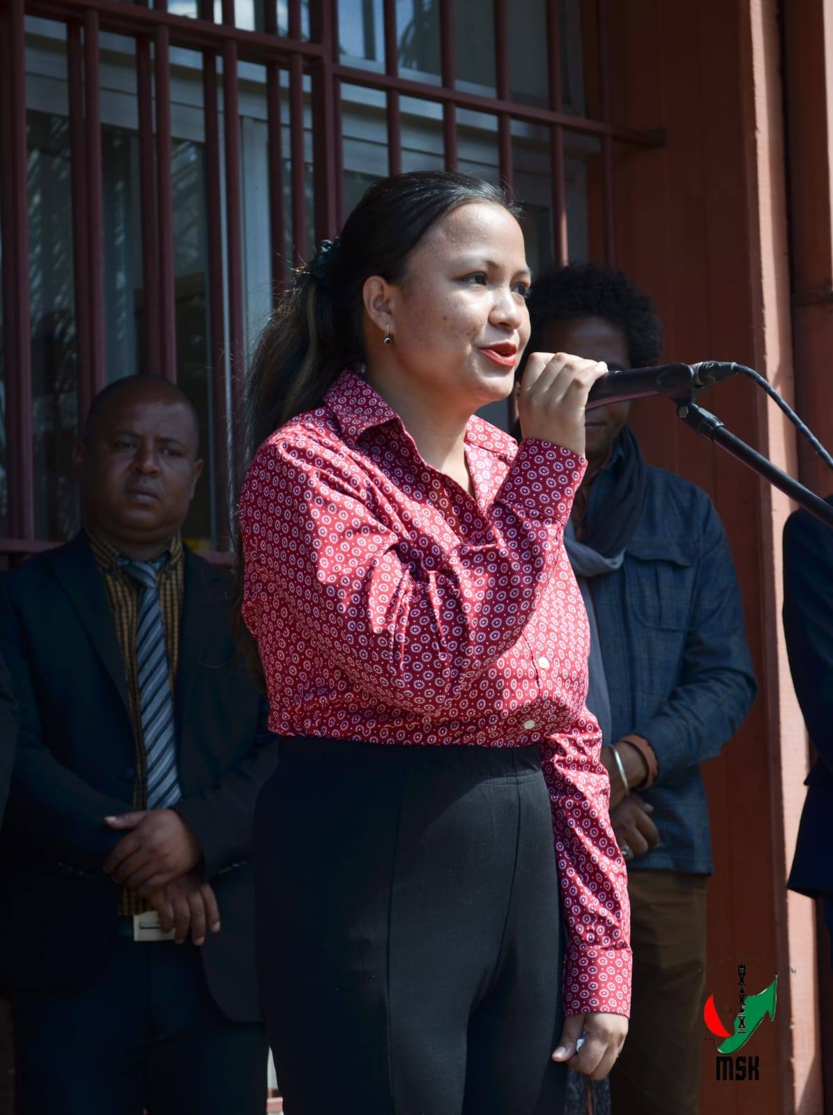 FANANGANAN-TSAINA FANAO ISAKY NY VOALOHAN' NY VOLANA