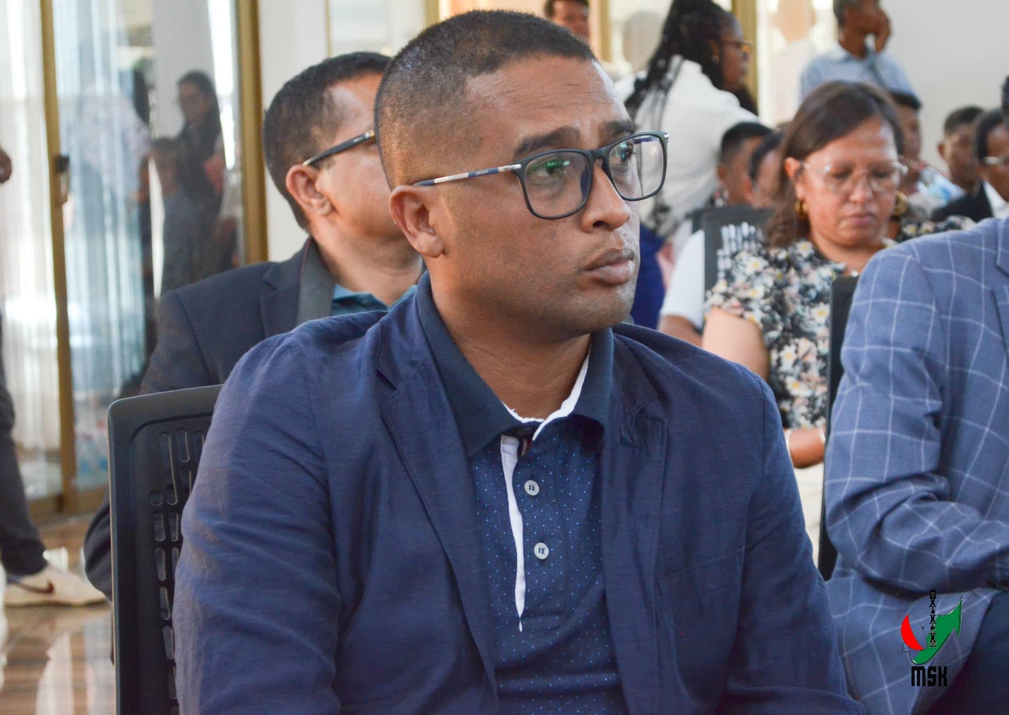 MAMOLAVOLA LALANA MIARO NY MPANAO GAZETY SY NY FAHALALAHANA MANEHO HEVITRA NY MINISTERAN' NY SERASERA SY NY KOLONTSAINA MIARAKA AMIN' NY KOMITY IVONDRONAN' NY MPANAO GAZETY