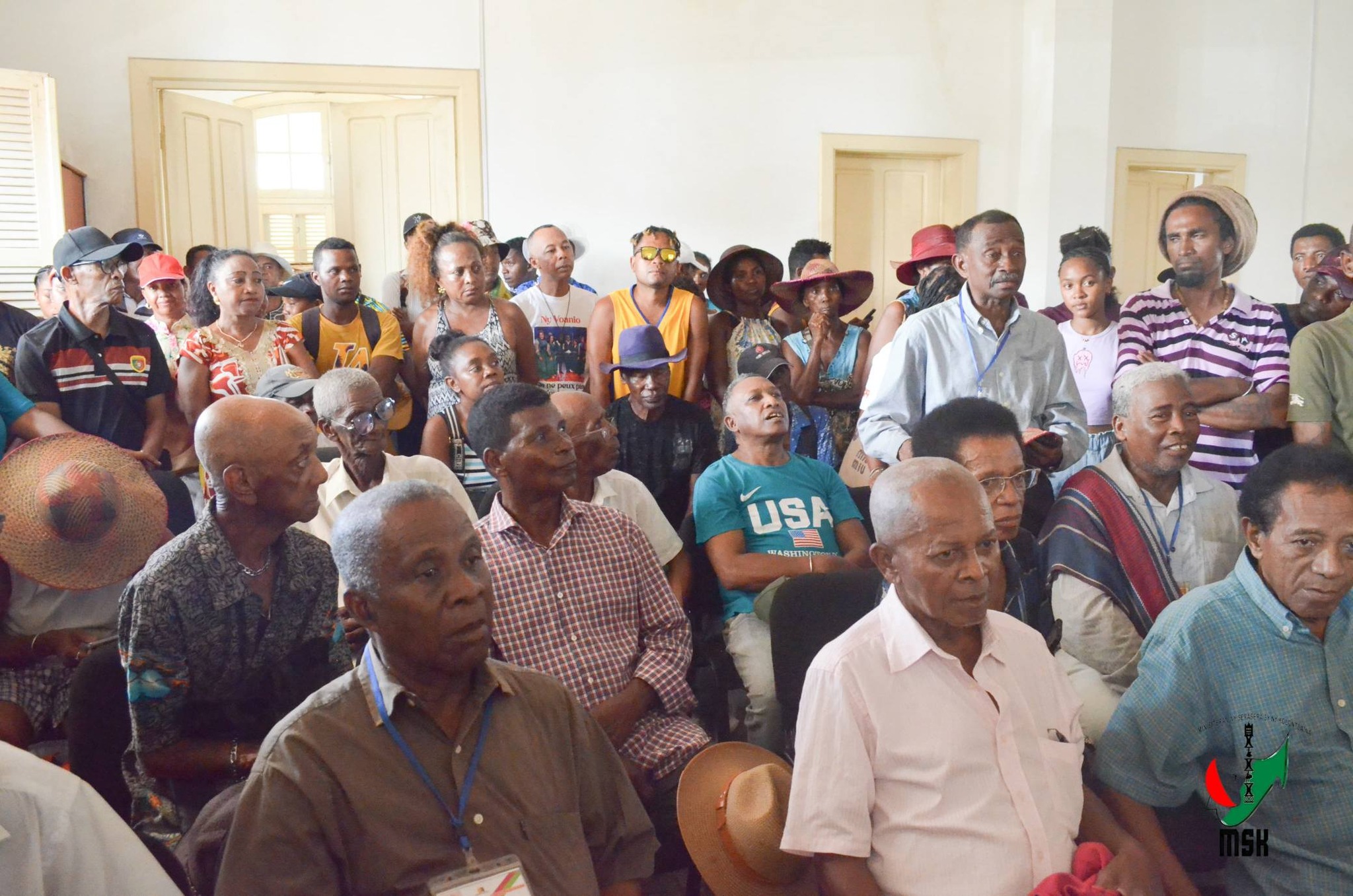 NIVIMBINA IZAY VOATSIRAMBIN' NY TANANY NY MINISTERAN' NY SERASERA SY NY KOLONTSAINA HANAMAIVANANA NY VESATRY NY RIVODOZA GEZANI