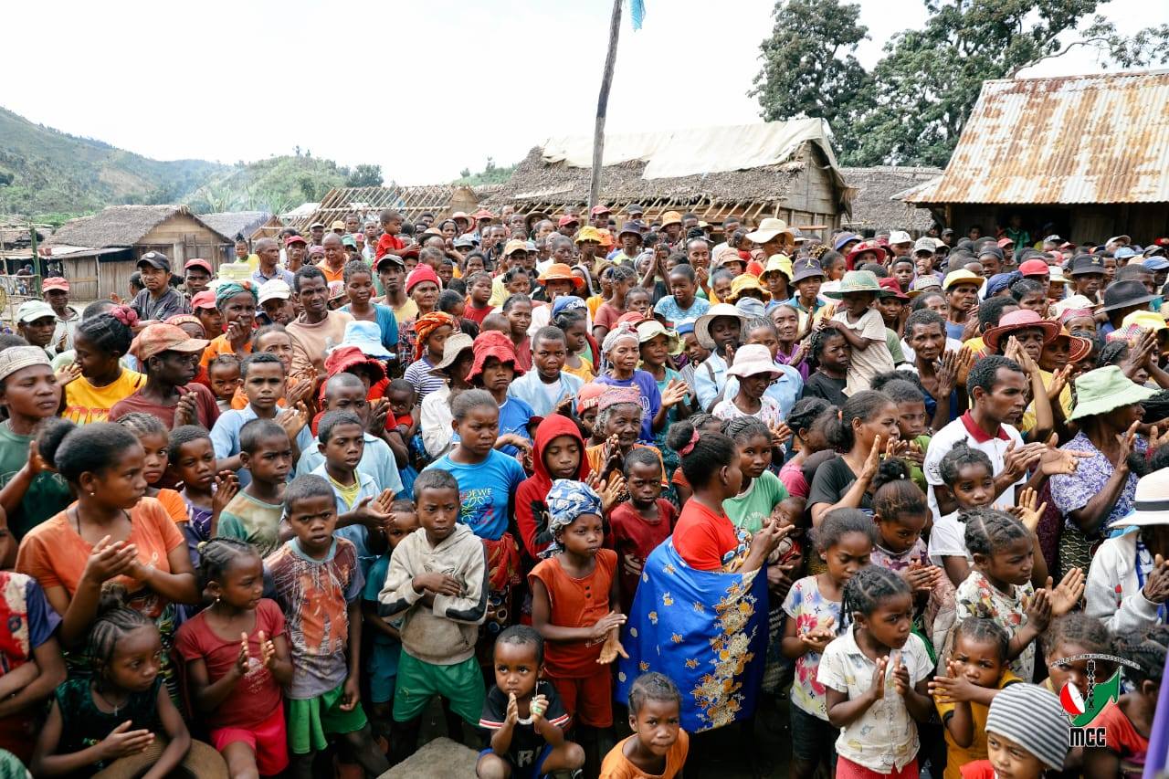 TONGA NIJERY MIVANTANA NY VAHOAKAN' I NOSY VARIKA NY FITONDRAM-PANJAKANA TAMIN' NY ALALAN'NY MINISTRY NY SERASERA SY NY KOLONTSAINA
