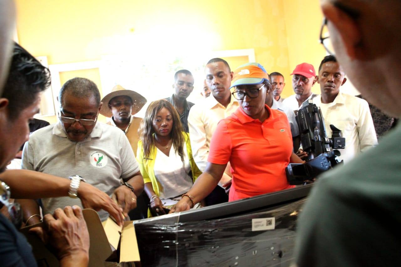 TAFIDITRA AMIN' NY FANANTATERAHANA HATRANY NY VINAN' ANDRIAMATOA FILOHAN' NY REPOBLIKA ANDRY RAJOELINA