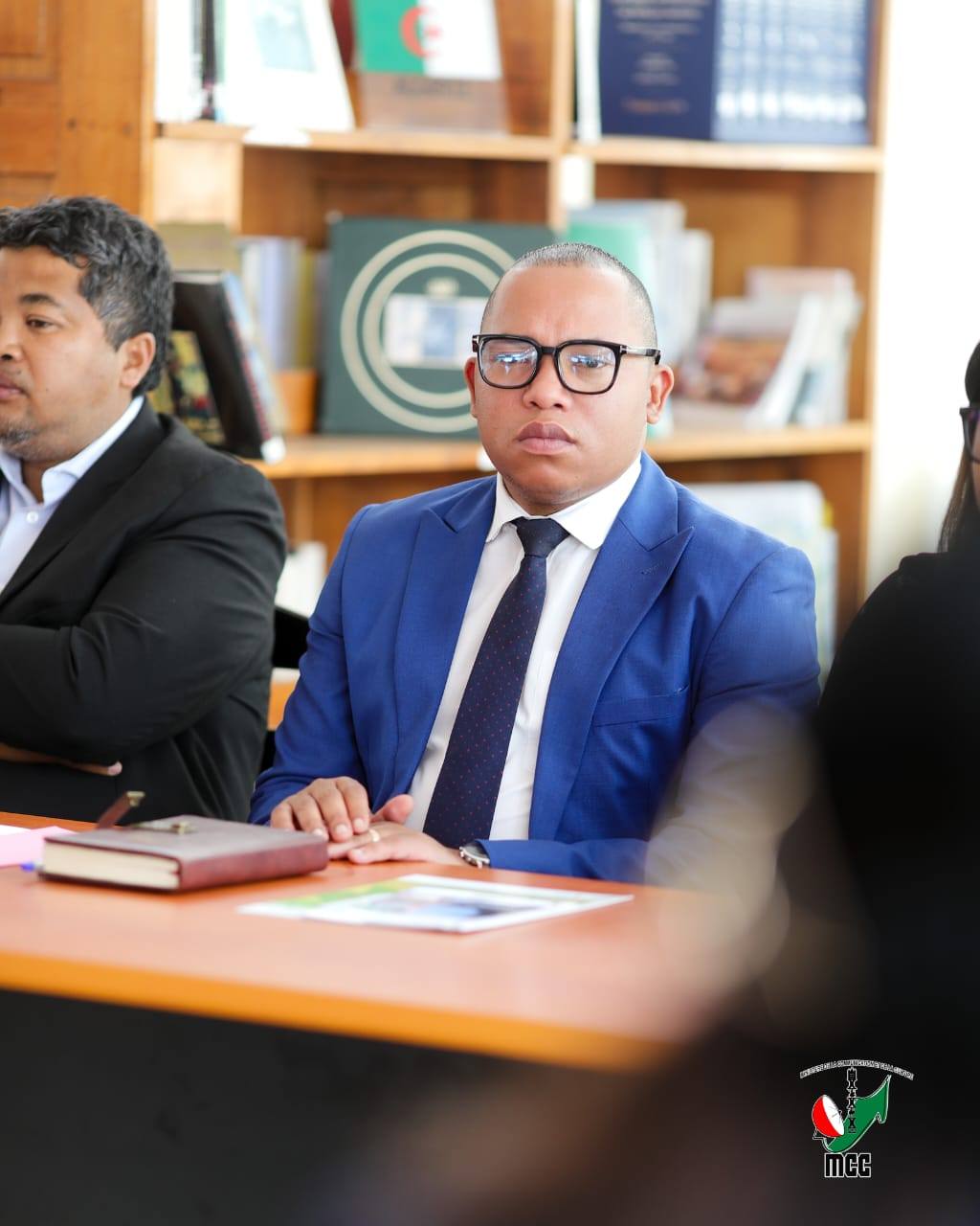 NORAISIN' NY MINISTERAN' NY SERASERA SY NY KOLONTSAINA IREO TANORA MPILATSAKA AN-TSITRAPO HO ANY FRANTSA