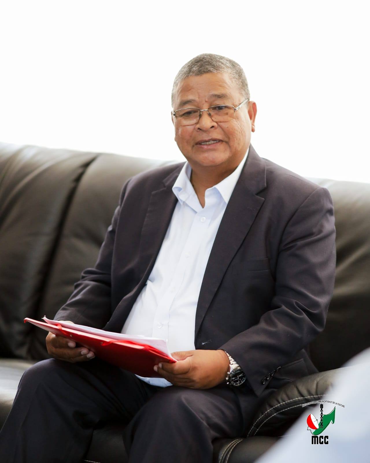 VOARAIN' NY MINISITRY NY SERASERA SY NY KOLONTSAINA GASCAR FENOSOA ANDROANY IHANY KOA IREO FEHIN-KEVITRA AVY AMIN'IREO MPISEHATRA ARA-KOLONTSAINA