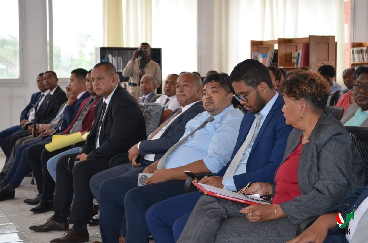 TOMPON' ANDRAIKITRA AMBONY MAROMARO EO ANIVON' NY MINISTERAN' NT SERASERA SY NY KOLONTSAINA NO NANDRAY NY ASANY ANDROANY ALAROBIA 10 DESAMBRA 2025 TAORIAN' NY NAHAVOATENDRY AZY IREO NANDRITRA NY FILAN-KEVITRY NY MINISITRA NY ALATSINAINY 08 DESAMBRA 2025 L