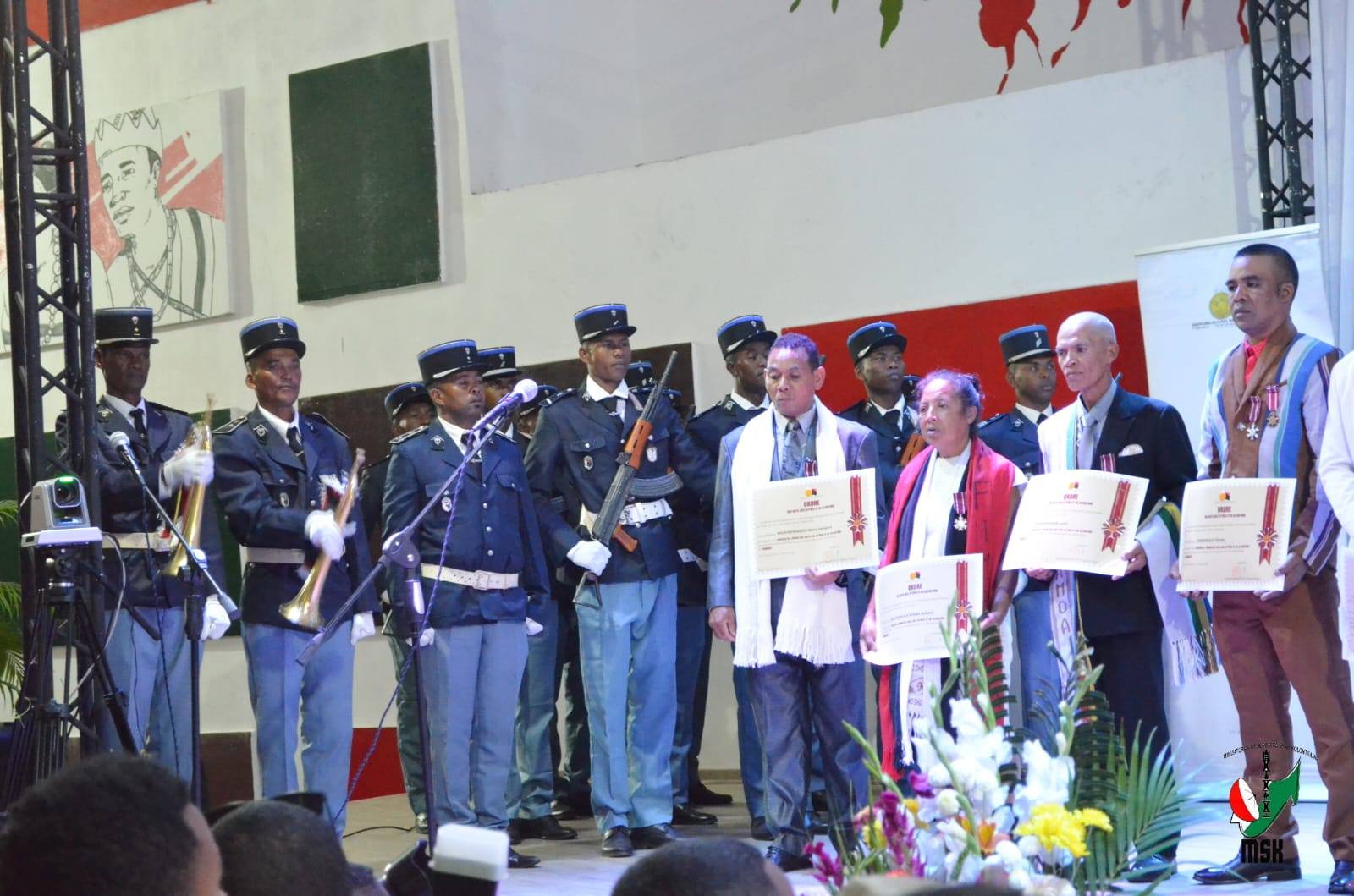 HANAO ADISISIKA HAHAZOAN' NY MPIKABARY MALAGASY MARI-PAHAIZANA ARA-PANJAKANA MISY TOMBOKASE MENA NY MINISITRA GASCAR FENOSOA