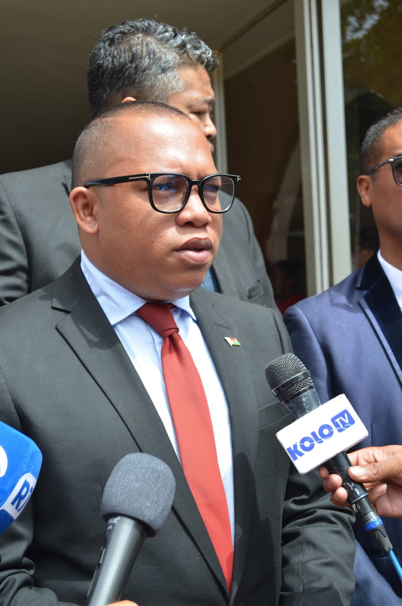 HIROSO AMIN' NY FANOFANANA SY FANAMAFISANA FAHAIZA-MANAO HO AN' NY MPANAO GAZETY NY MINISTERAN' NY SERASERA SY NY KOLONTSAINA