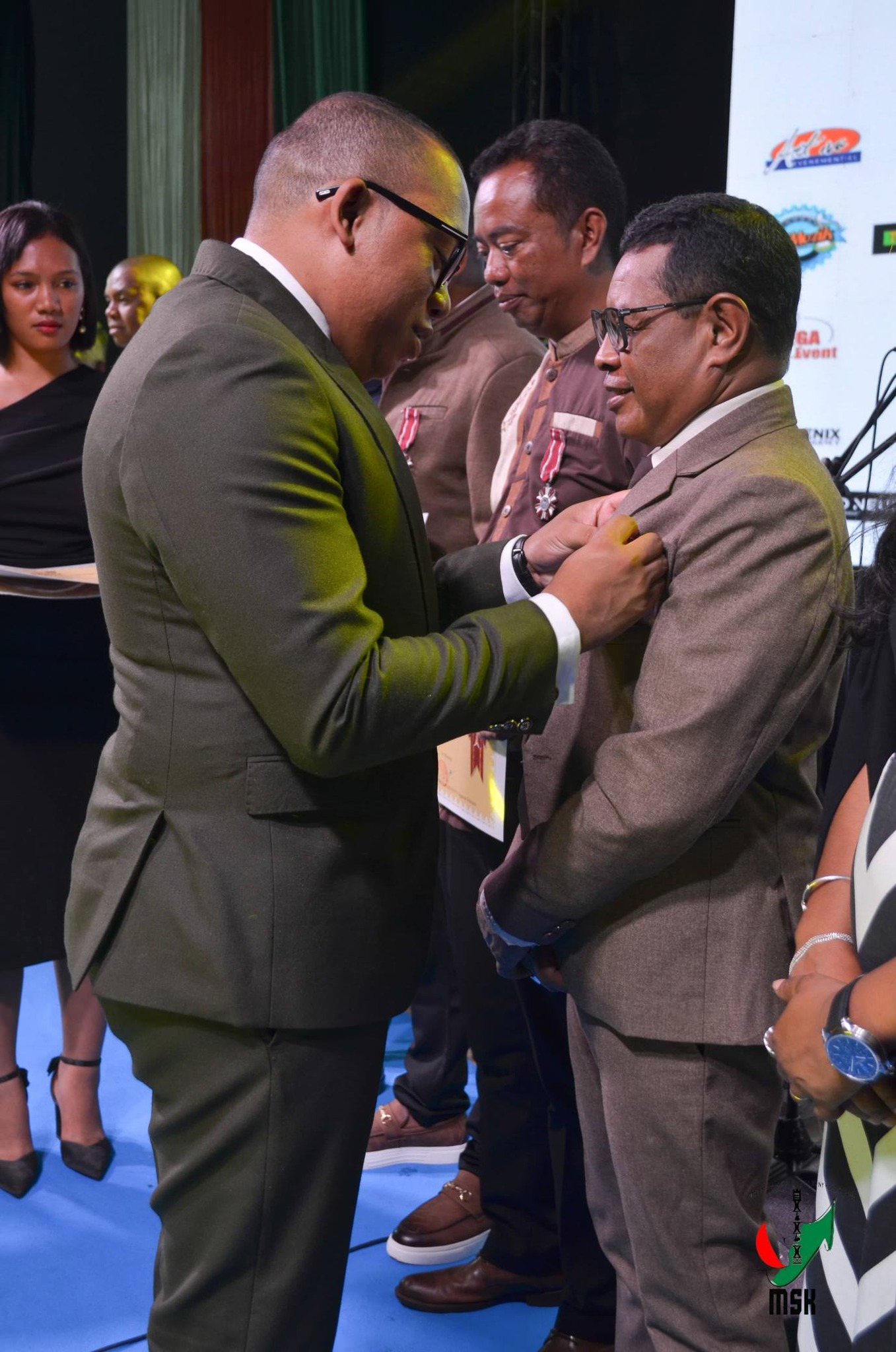 MITANA ANJARA ANDRAIKITRA GOAVANA AMIN'NY FIKOLOKOLOANA SY FANANDRATANA NY KOLONTSAINA MALAGASY NY MPIKARAKARA FAMPISEHOANA MATIHANINA