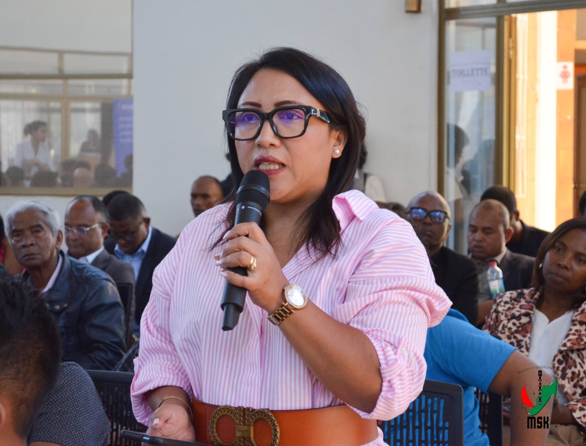 MAMOLAVOLA LALANA MIARO NY MPANAO GAZETY SY NY FAHALALAHANA MANEHO HEVITRA NY MINISTERAN' NY SERASERA SY NY KOLONTSAINA MIARAKA AMIN' NY KOMITY IVONDRONAN' NY MPANAO GAZETY