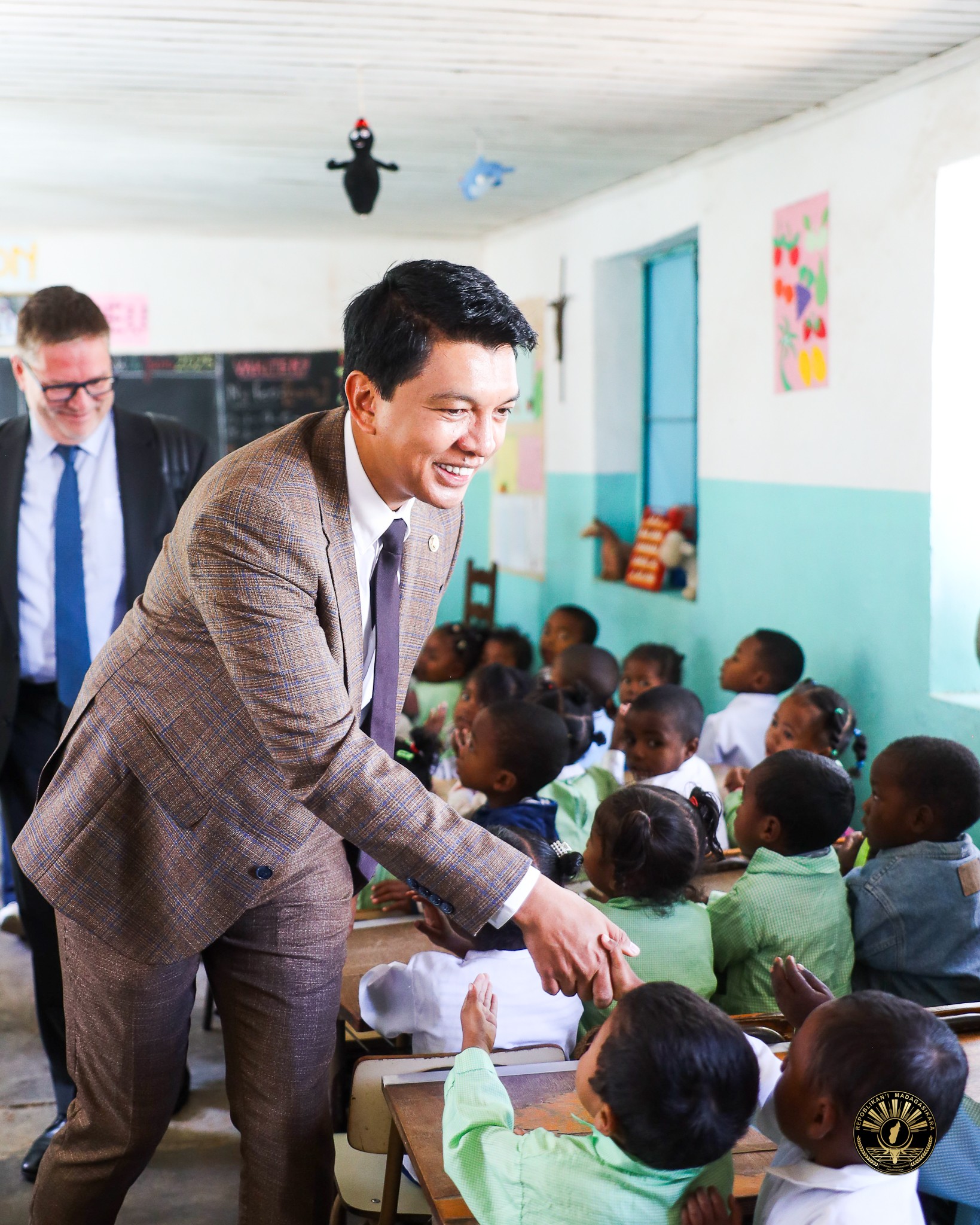 FENO FIHETSEM-PO NY ANDRO FAHAROAN' NY FITSIDIHANA ARA-PANJAKANA ATAON' NY FILOHA NATASA PIRC MUSAR ETO AMINTSIKA