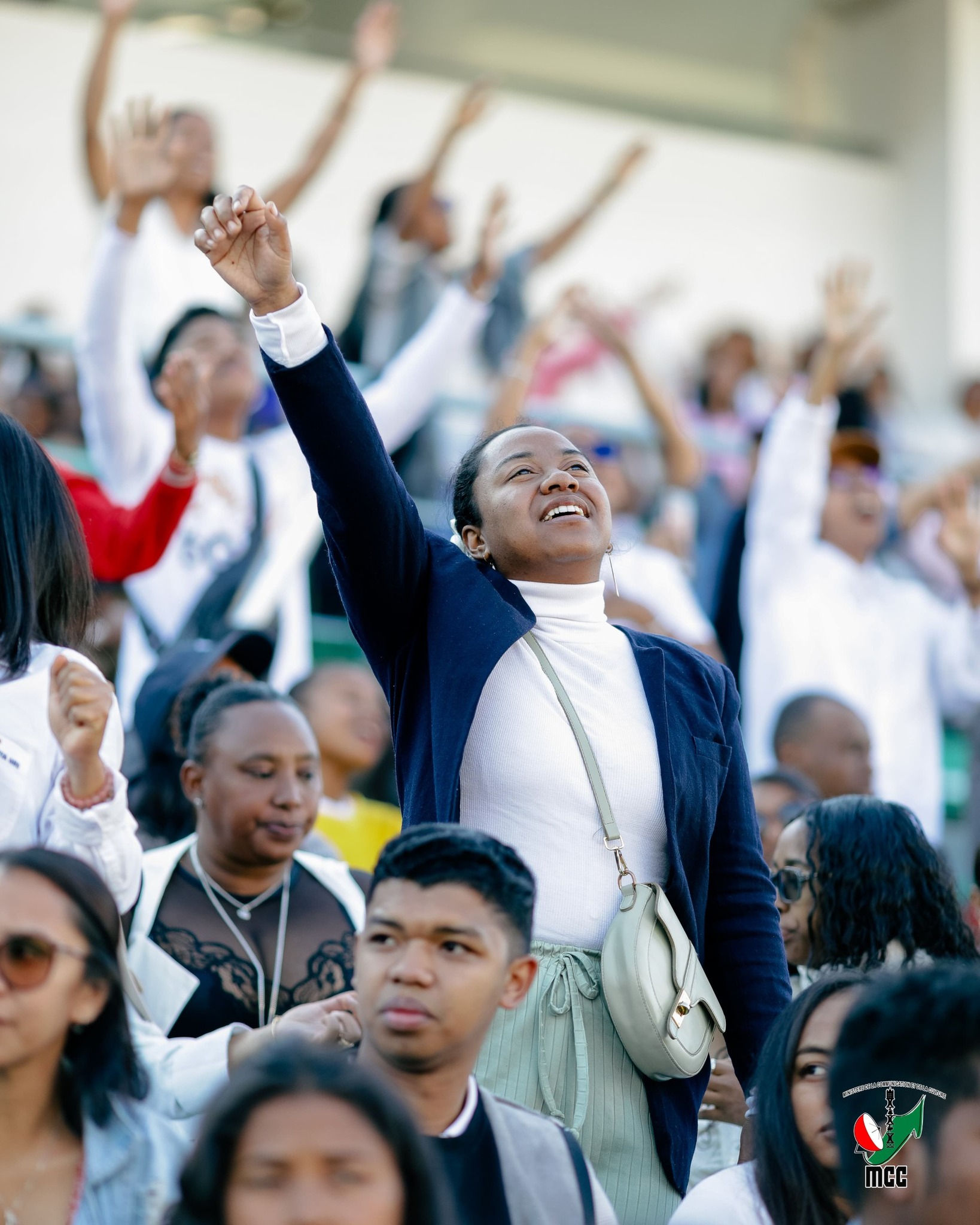 ANTSAM-PIDERANA HO AN' NY FIRENENA