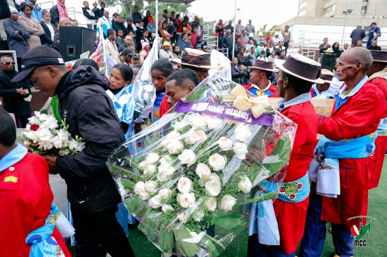 " OFFICIER DE L' ORDRE NATIONAL MALAGASY " IO NO MARI-BONINAHITRA NATOLOTRY NY FILOHAN' NY REPOBLIKA ANDRY RAJOELINA HO FANOMEZAM-BONINAHITRA AN' I SAHONDRAFININA ZANANY, MPIHIRAGASY