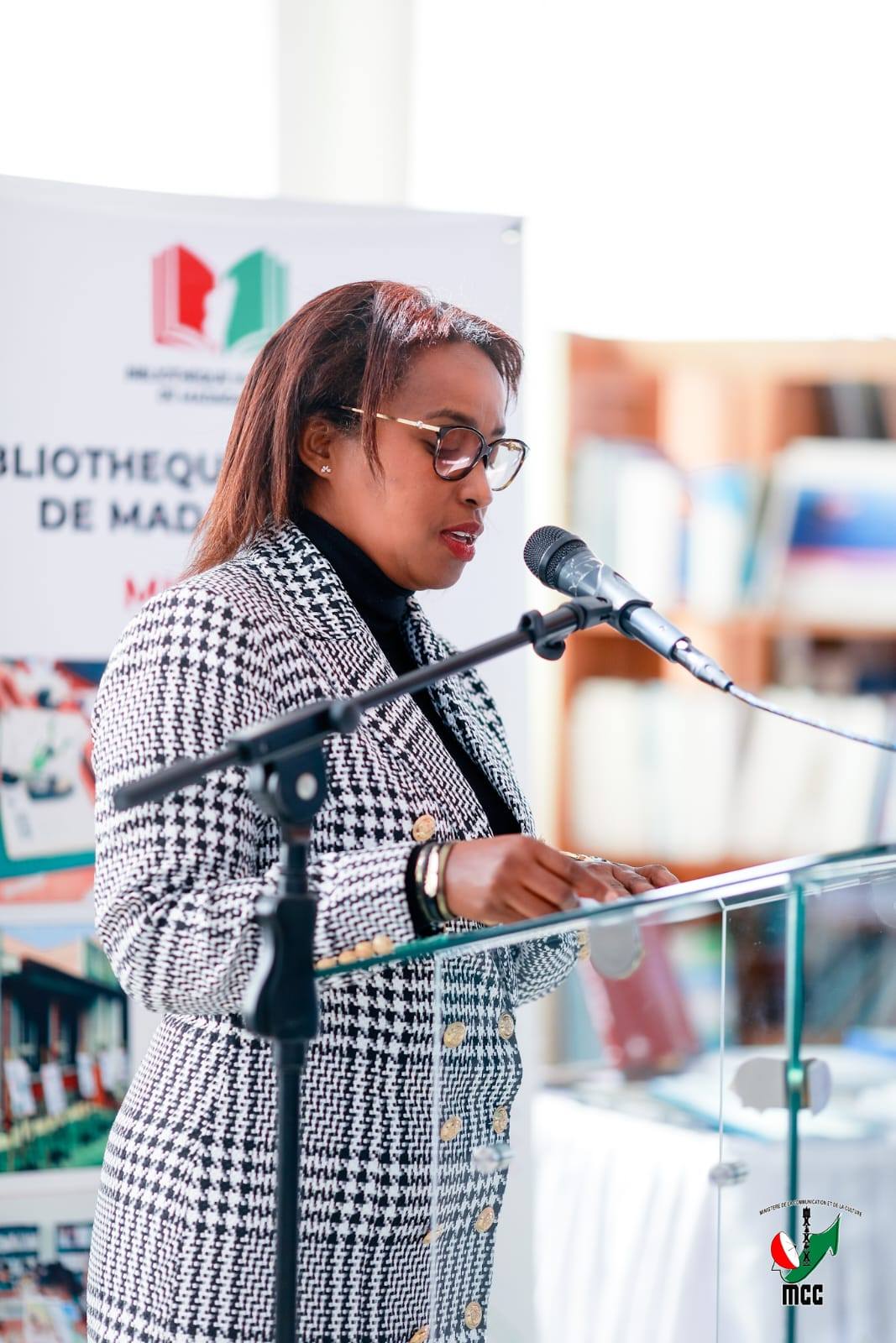 TSY FANOMEZANA TSOTRA FOTSINY IHANY NY LANONANA FANOLORANA BOKY FA FANEHOANA FASAKAIZANA, FIARAHA-MIASA ARY FITOKISANA LALINA